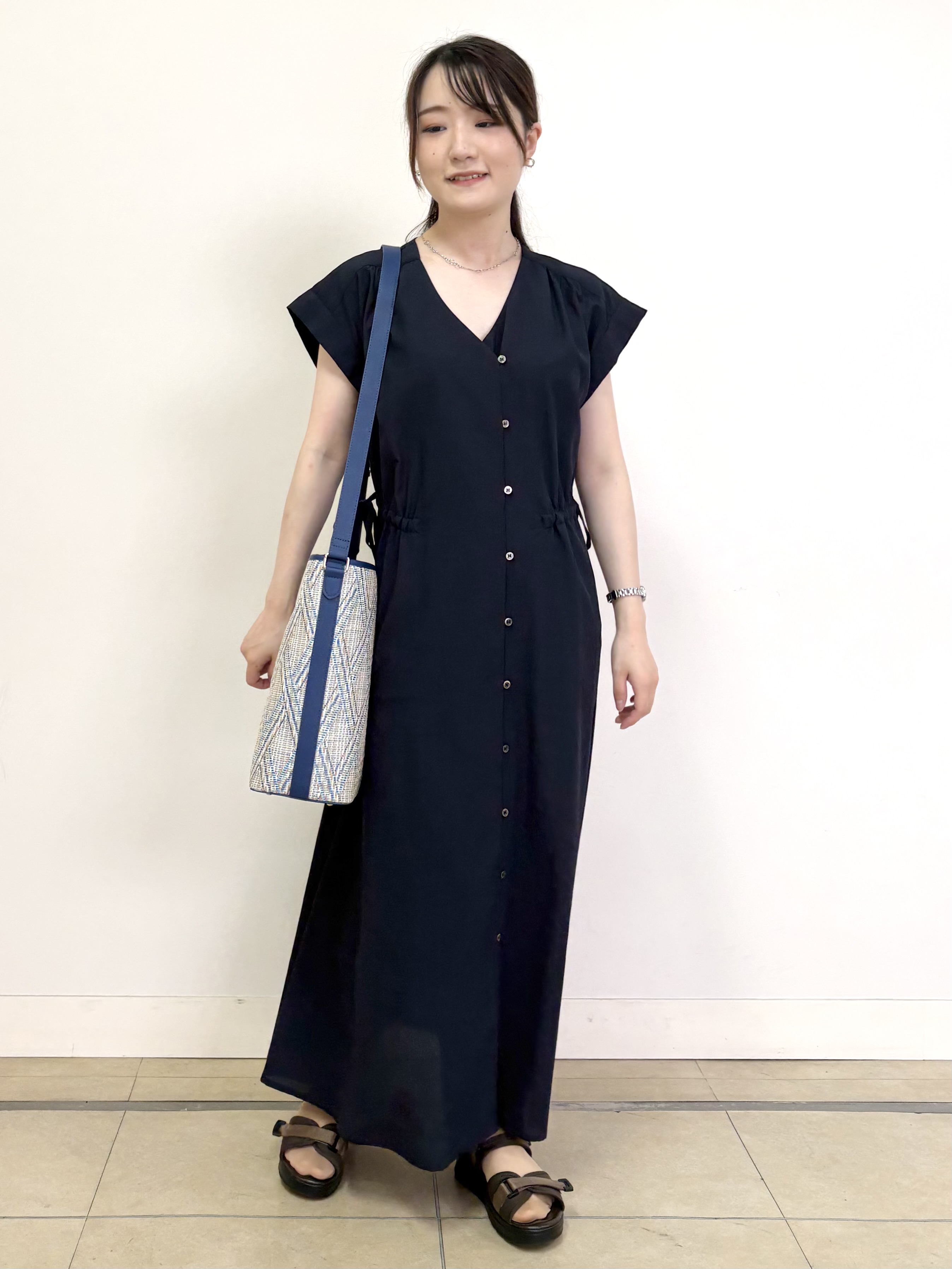 mikiさんの「Reflect｜【通気性あり／涼しい／マシンウォッシャブル】フロントボタンワンピース」を使ったコーディネート