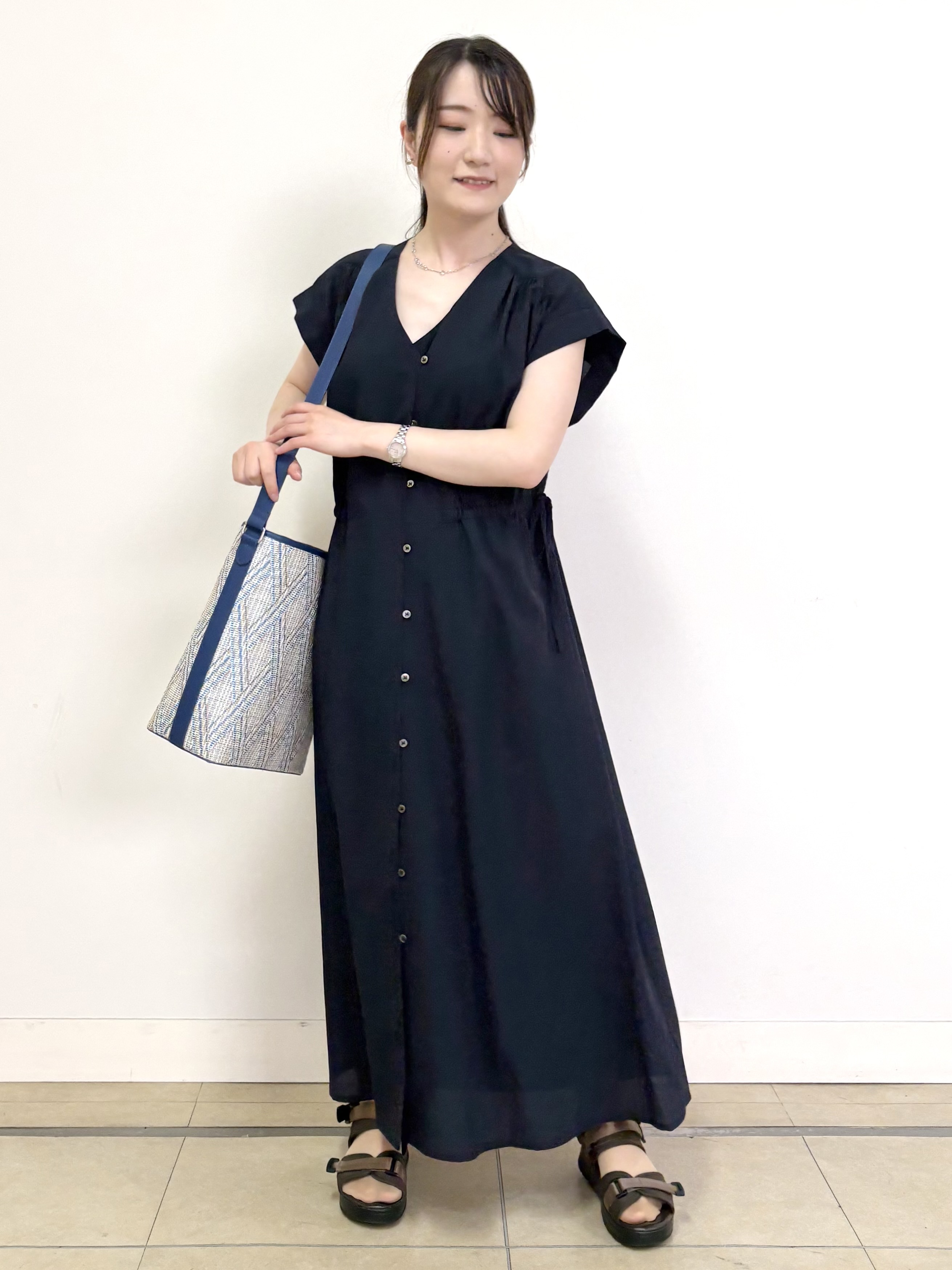 mikiさんの「Reflect｜【通気性あり／涼しい／マシンウォッシャブル】フロントボタンワンピース」を使ったコーディネート