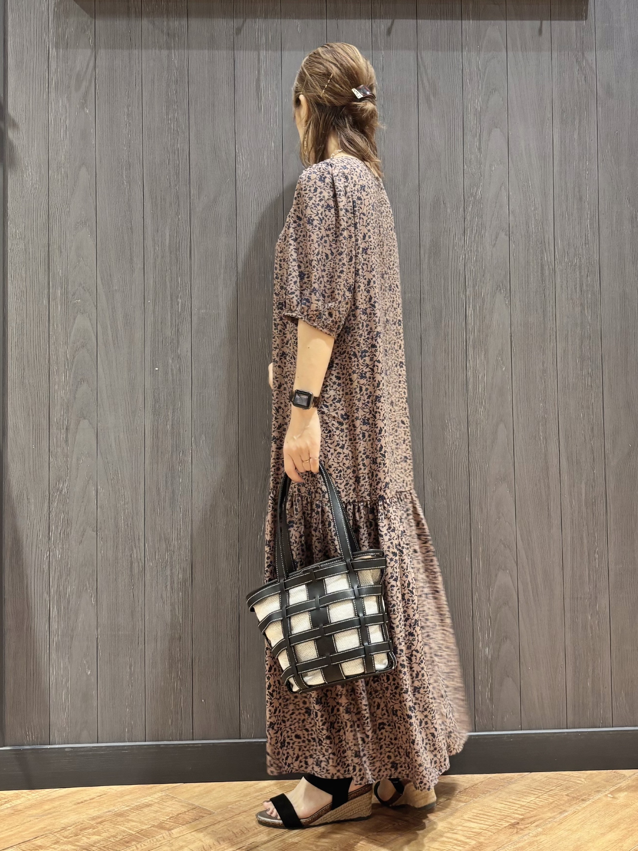meiさんの「SHOO･LA･RUE｜花柄ティアードワンピース」を使ったコーディネート