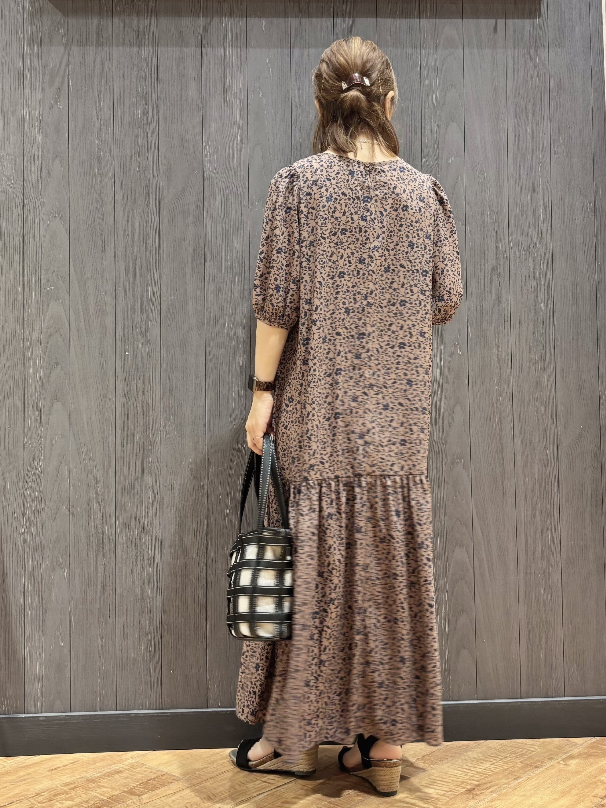 meiさんの「SHOO･LA･RUE｜花柄ティアードワンピース」を使ったコーディネート