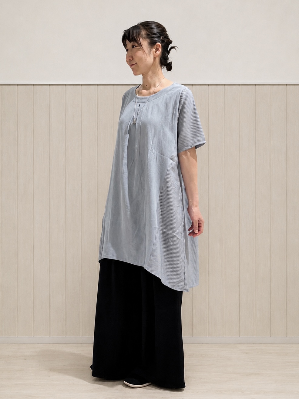 まつみさんの「SHOO･LA･RUE｜【洗濯機可/体型カバー】上から着るだけ 異素材切替 Aラインチュニックワンピース」を使ったコーディネート