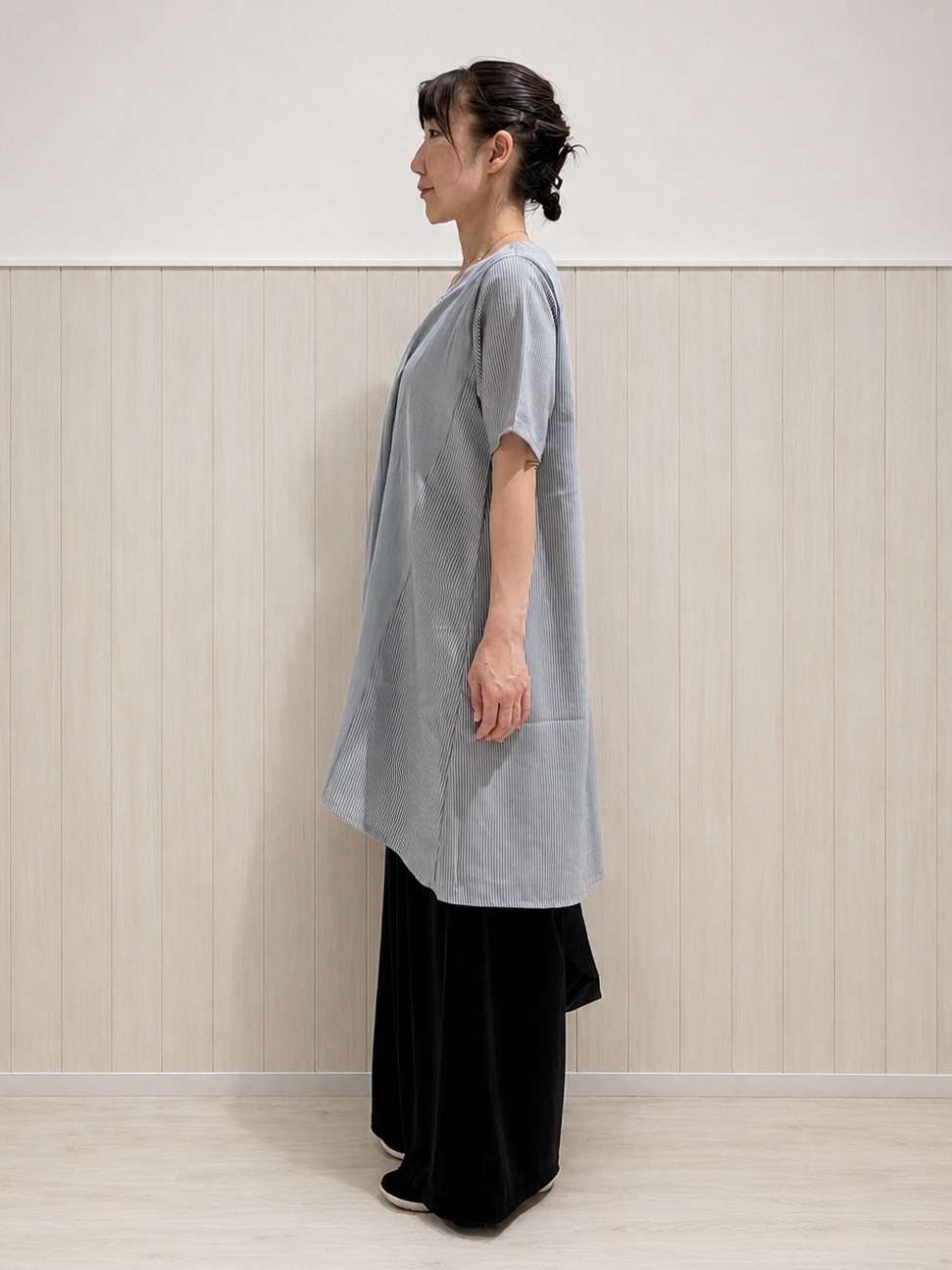 まつみさんの「SHOO･LA･RUE｜【洗濯機可/体型カバー】上から着るだけ 異素材切替 Aラインチュニックワンピース」を使ったコーディネート