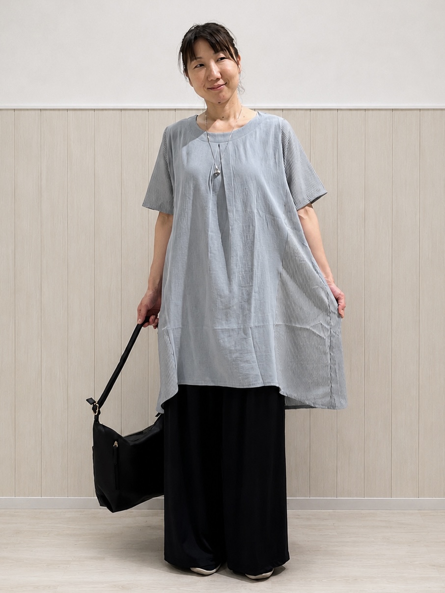 まつみさんの「SHOO･LA･RUE｜【洗濯機可/体型カバー】上から着るだけ 異素材切替 Aラインチュニックワンピース」を使ったコーディネート