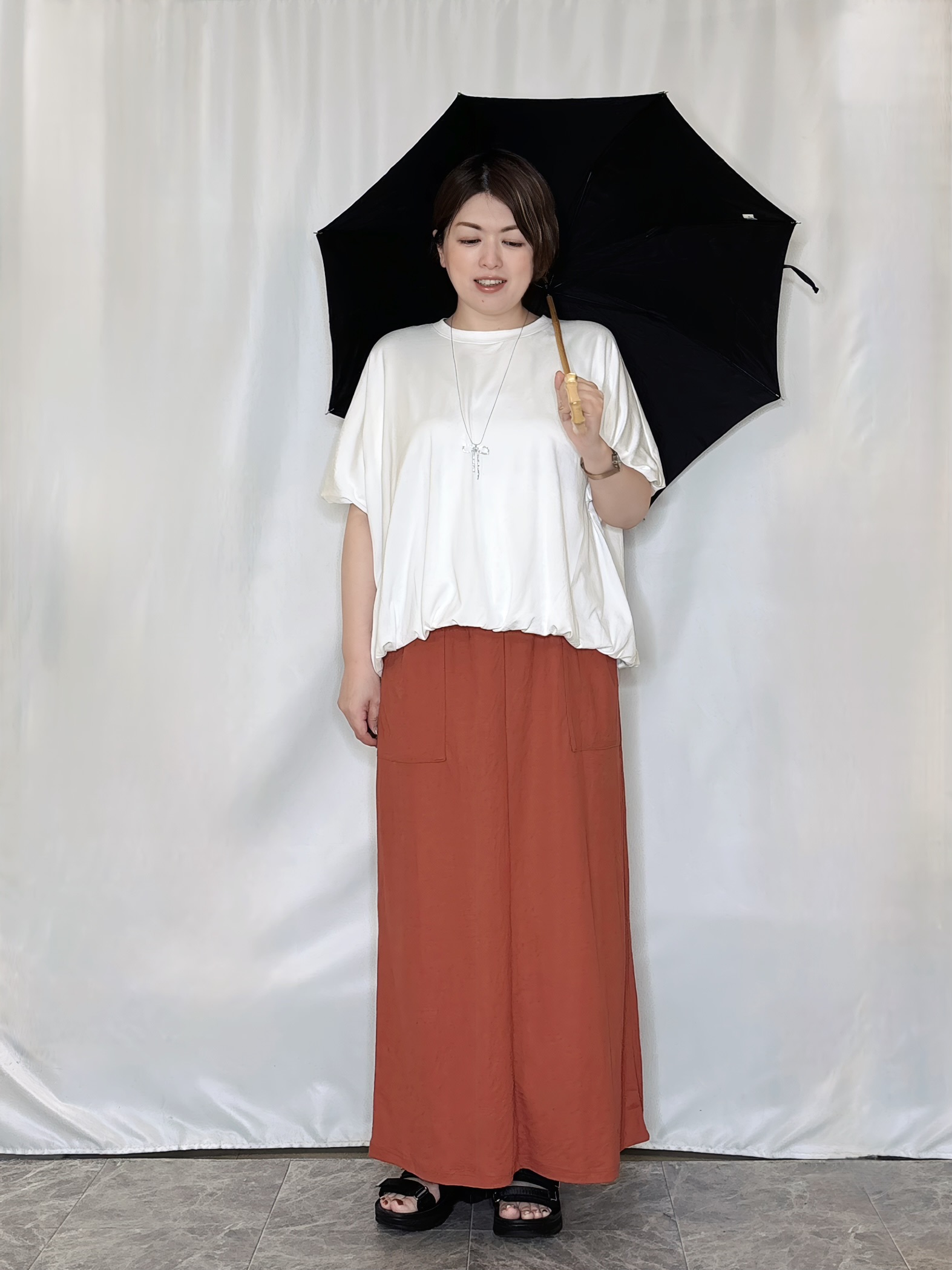 たみさんの「SHOO･LA･RUE｜【ひんやり/洗濯機可】インせず着られる バルーンデザインTシャツ」を使ったコーディネート