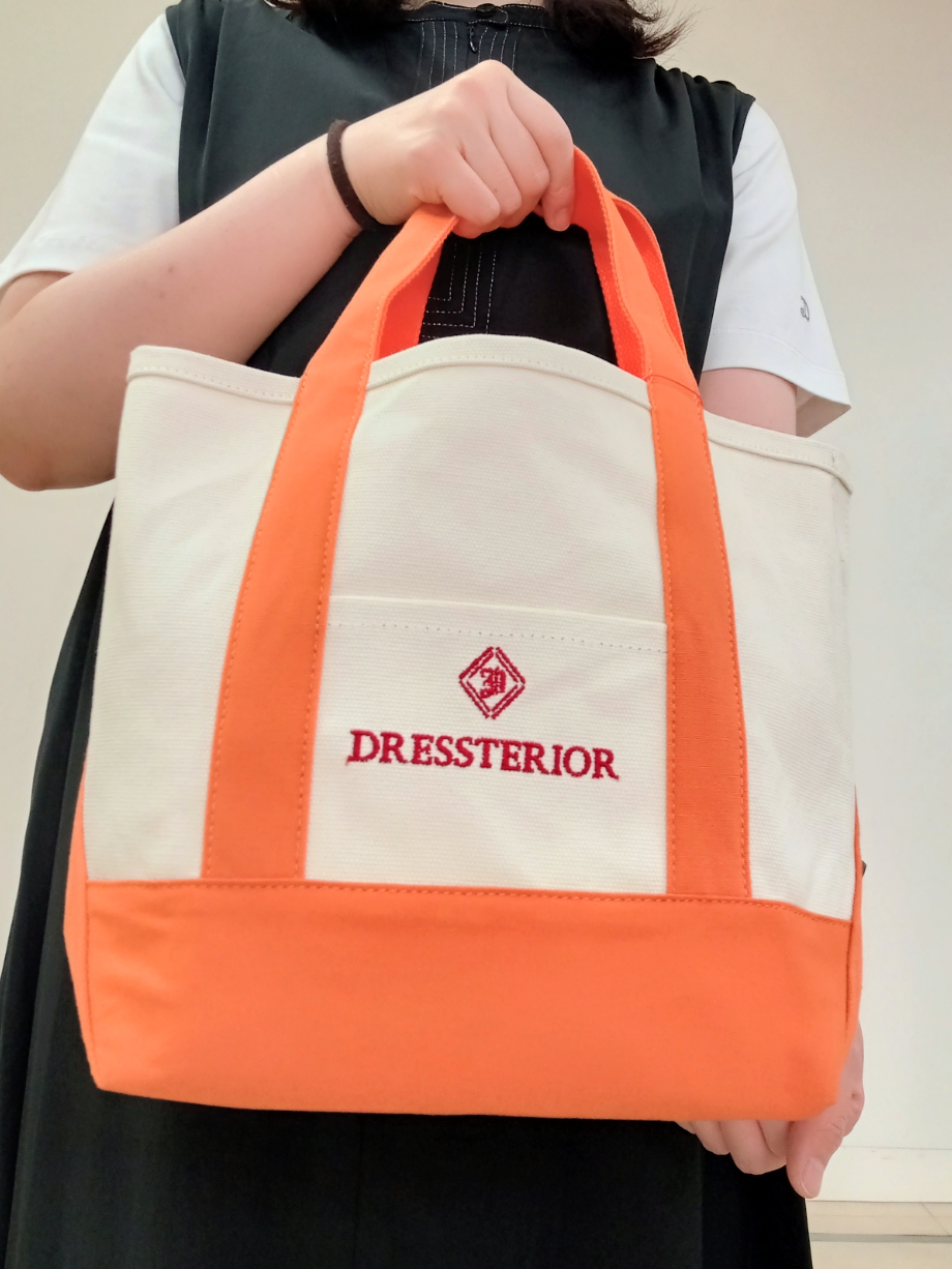 emiさんの「DRESSTERIOR｜ノースリーブギャザーヘムワンピース」を使ったコーディネート