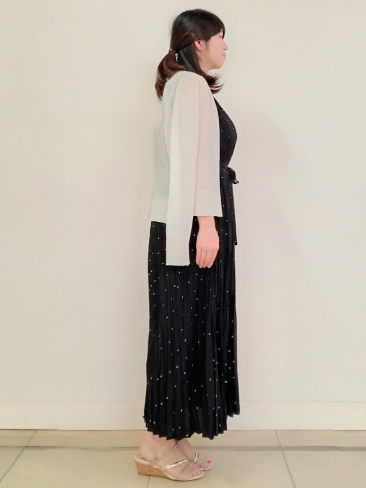 emiさんの「DRESSTERIOR｜【ウォッシャブル/2WAYシルエット】ノースリーブプリーツワンピース」を使ったコーディネート