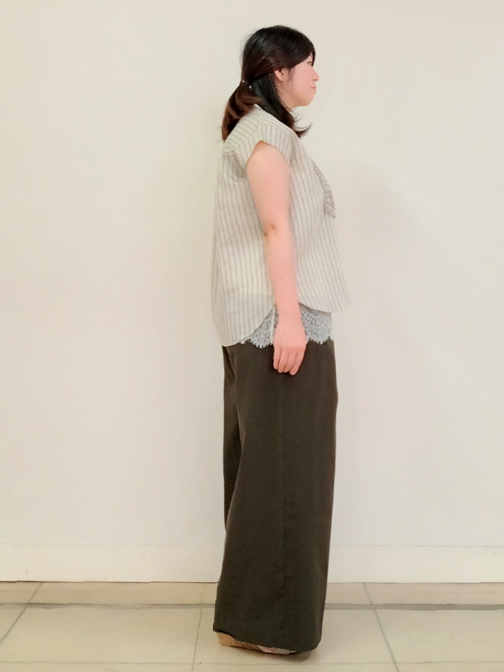 emiさんの「DRESSTERIOR｜ストライプフレンチスリーブフリルブラウス」を使ったコーディネート