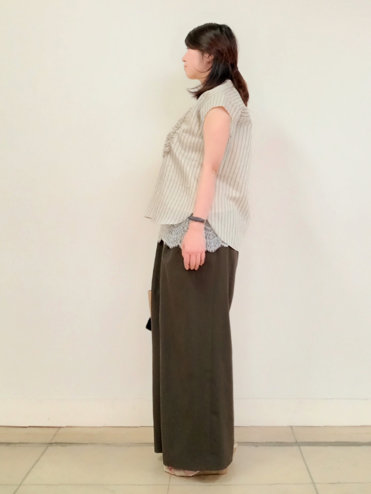 emiさんの「DRESSTERIOR｜ストライプフレンチスリーブフリルブラウス」を使ったコーディネート