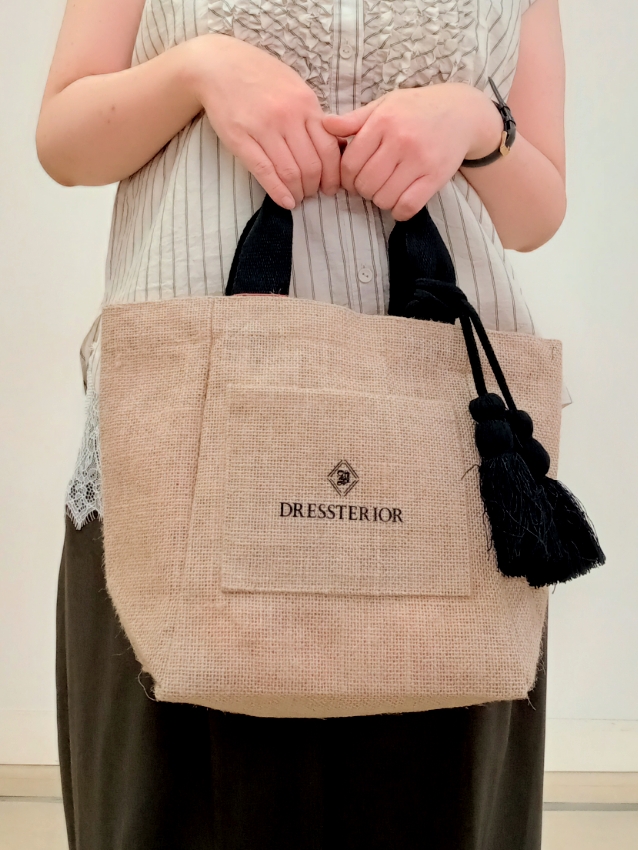 emiさんの「DRESSTERIOR｜ストライプフレンチスリーブフリルブラウス」を使ったコーディネート