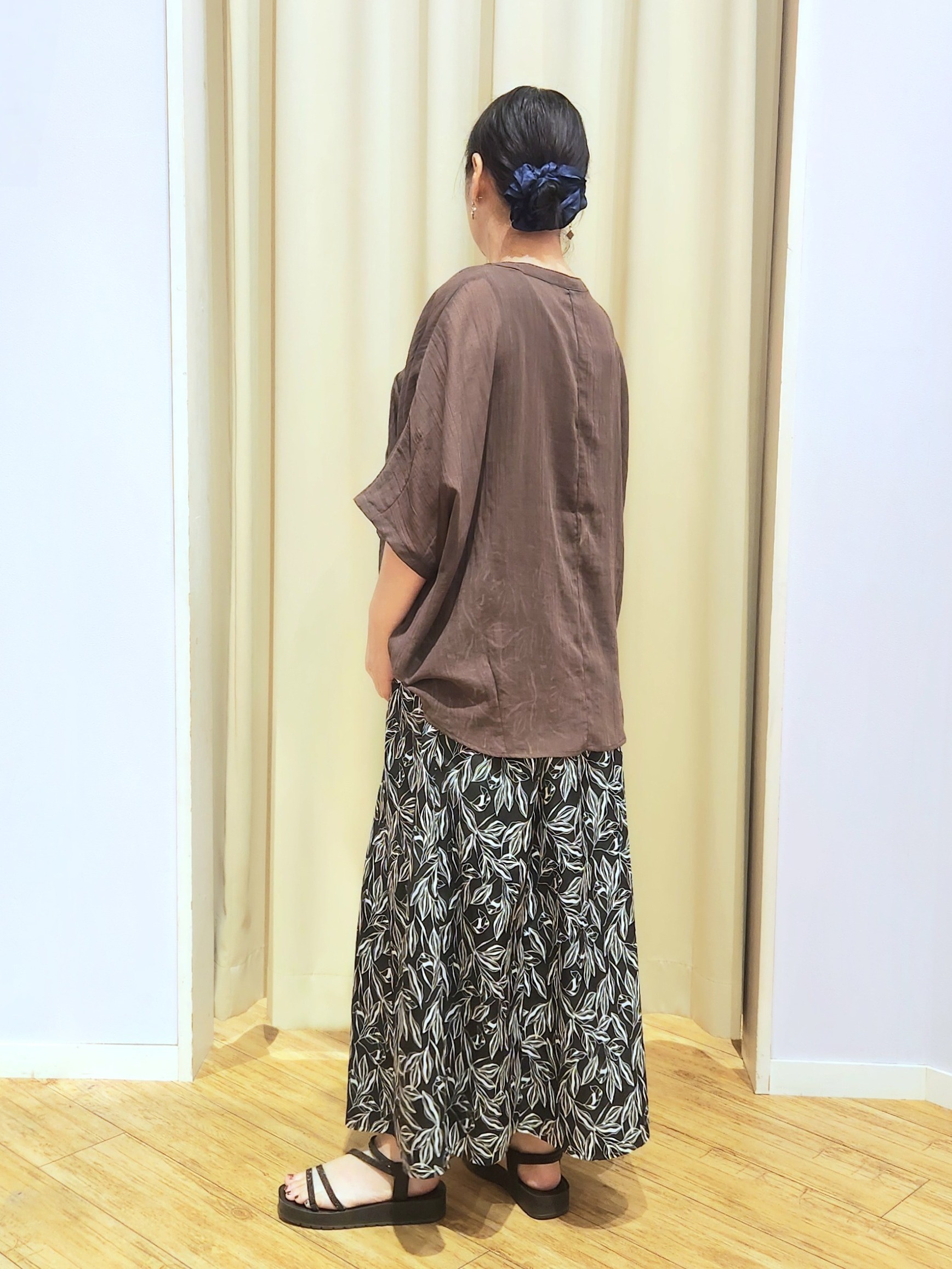 くまさんの「SHOO･LA･RUE｜【洗濯機可】ナチュラルな風合いが魅力 シアードルマンブラウス」を使ったコーディネート