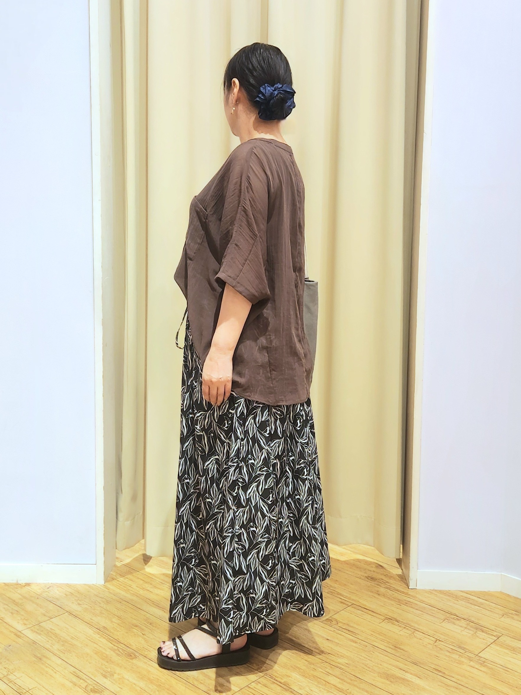 くまさんの「SHOO･LA･RUE｜【洗濯機可】ナチュラルな風合いが魅力 シアードルマンブラウス」を使ったコーディネート