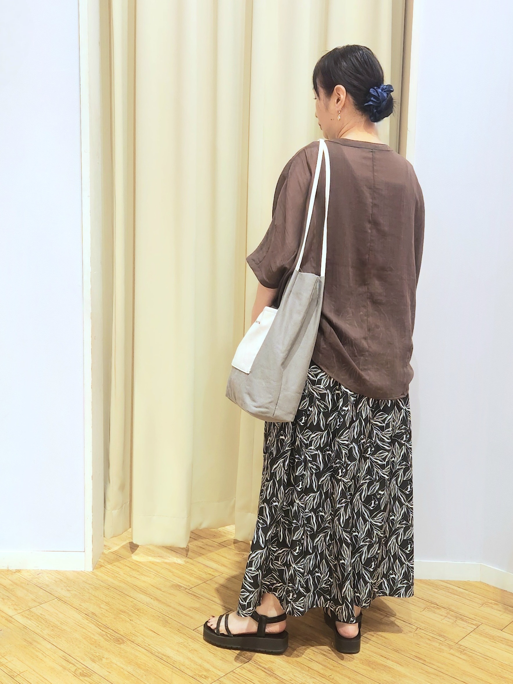 くまさんの「SHOO･LA･RUE｜【洗濯機可】ナチュラルな風合いが魅力 シアードルマンブラウス」を使ったコーディネート