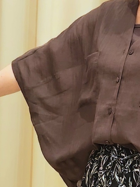 くまさんの「SHOO･LA･RUE｜【洗濯機可】ナチュラルな風合いが魅力 シアードルマンブラウス」を使ったコーディネート