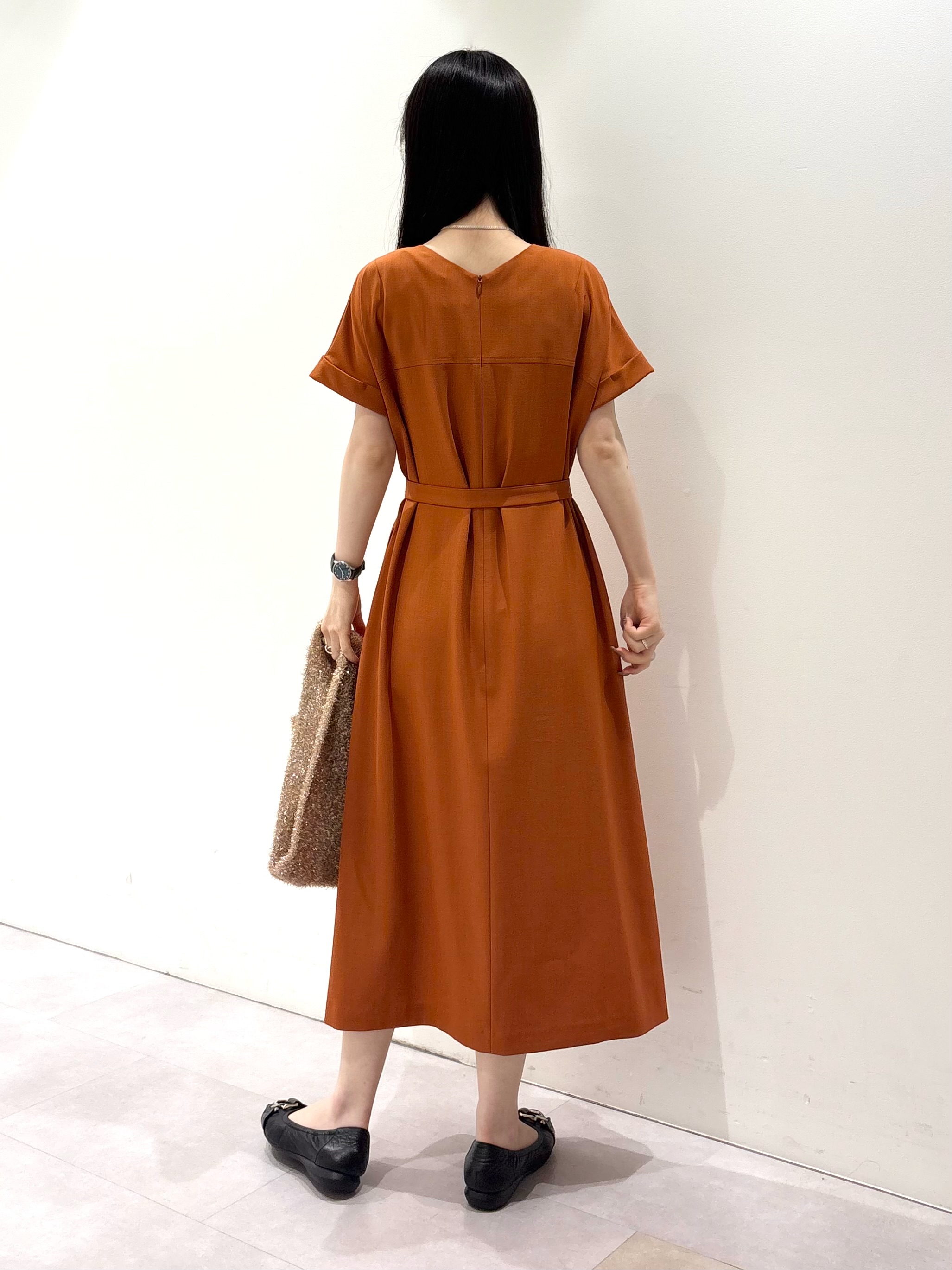 KEIKOさんの「INDIVI｜【華奢見え】ベルト付きナローワンピース」を使ったコーディネート