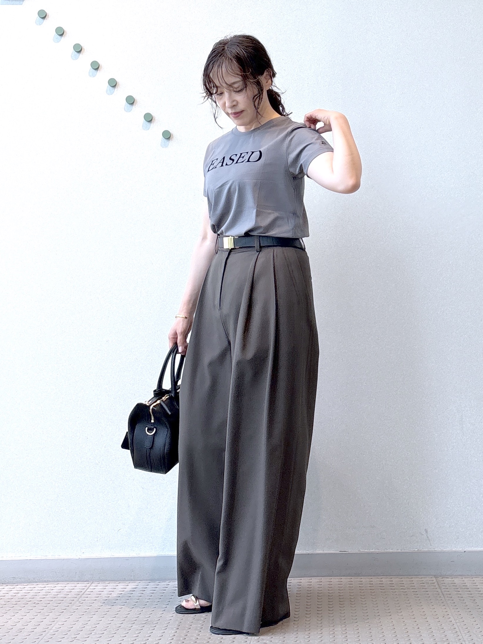 kawamuraさんの「DRESSTERIOR｜【立体ロゴ】フロッキーロゴプリントTシャツ」を使ったコーディネート