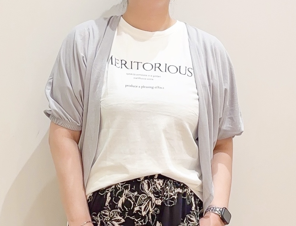 naoさんの「SHOO･LA･RUE｜【ひんやり/体型カバー】冷房、UV対策で持ってて安心 さらさら五分袖ボレロカーディガン」を使ったコーディネート