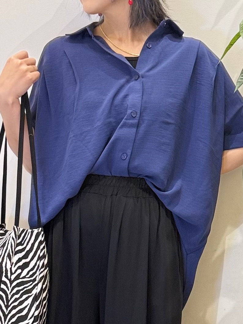misakiさんの「SHOO･LA･RUE｜【ひんやり/洗濯後しわになりにくい/S-LL】着るだけでこなれ見え 二の腕も隠せるデザイン半袖シャツ」を使ったコーディネート