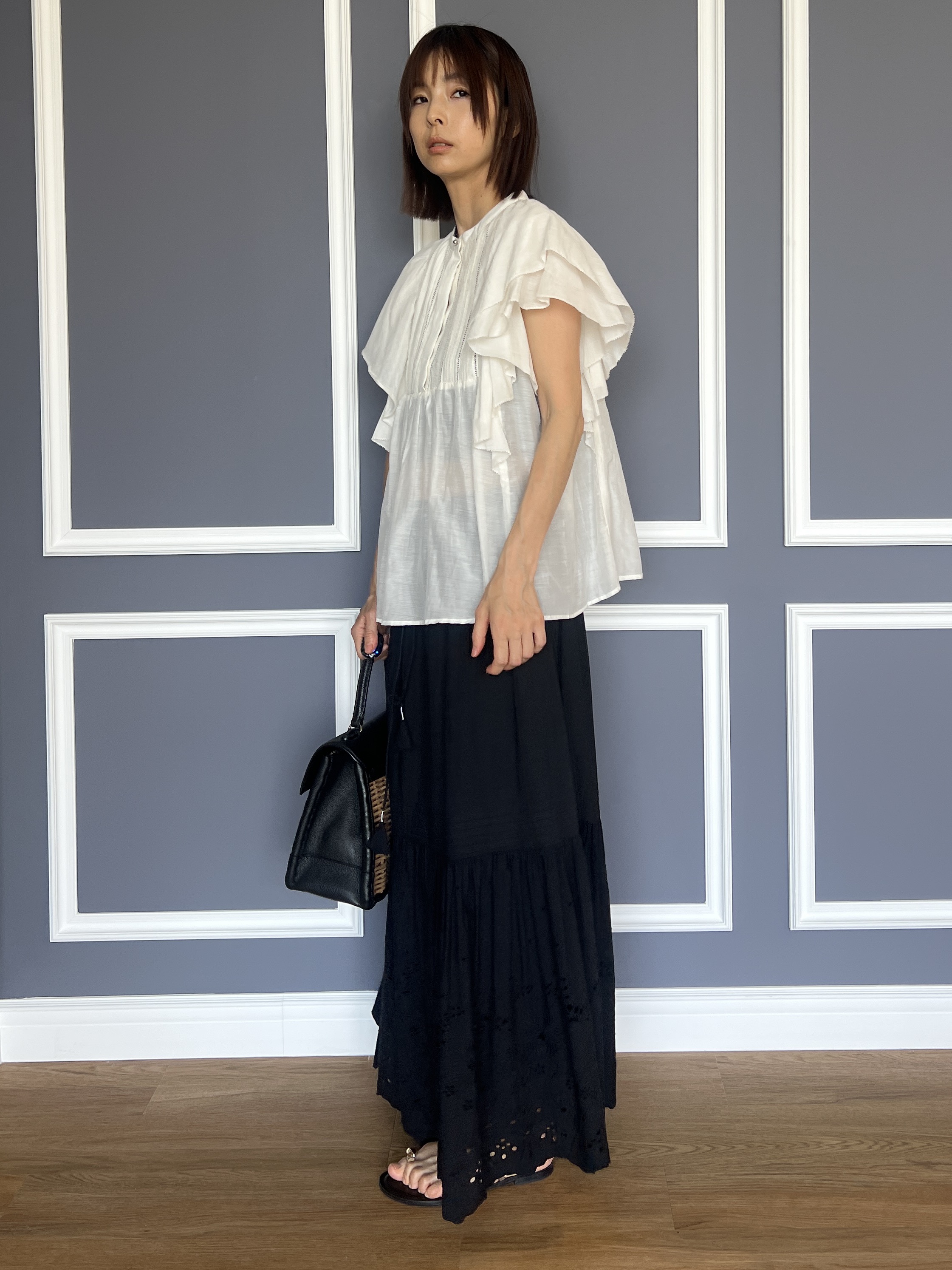 misaさんの「DRESSTERIOR｜コットンシルク ラッフルスリーブ ブラウス」を使ったコーディネート
