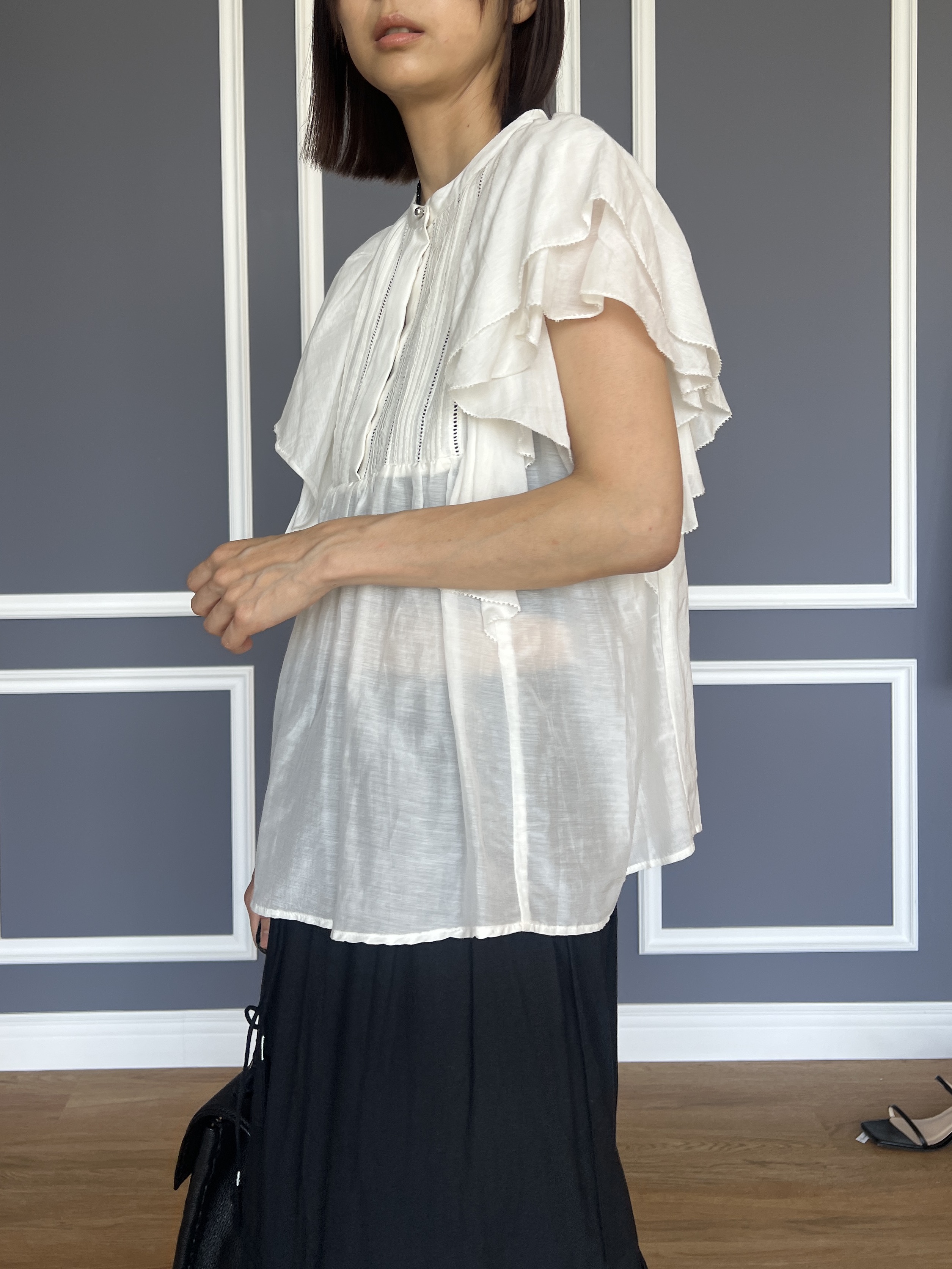 misaさんの「DRESSTERIOR｜コットンシルク ラッフルスリーブ ブラウス」を使ったコーディネート