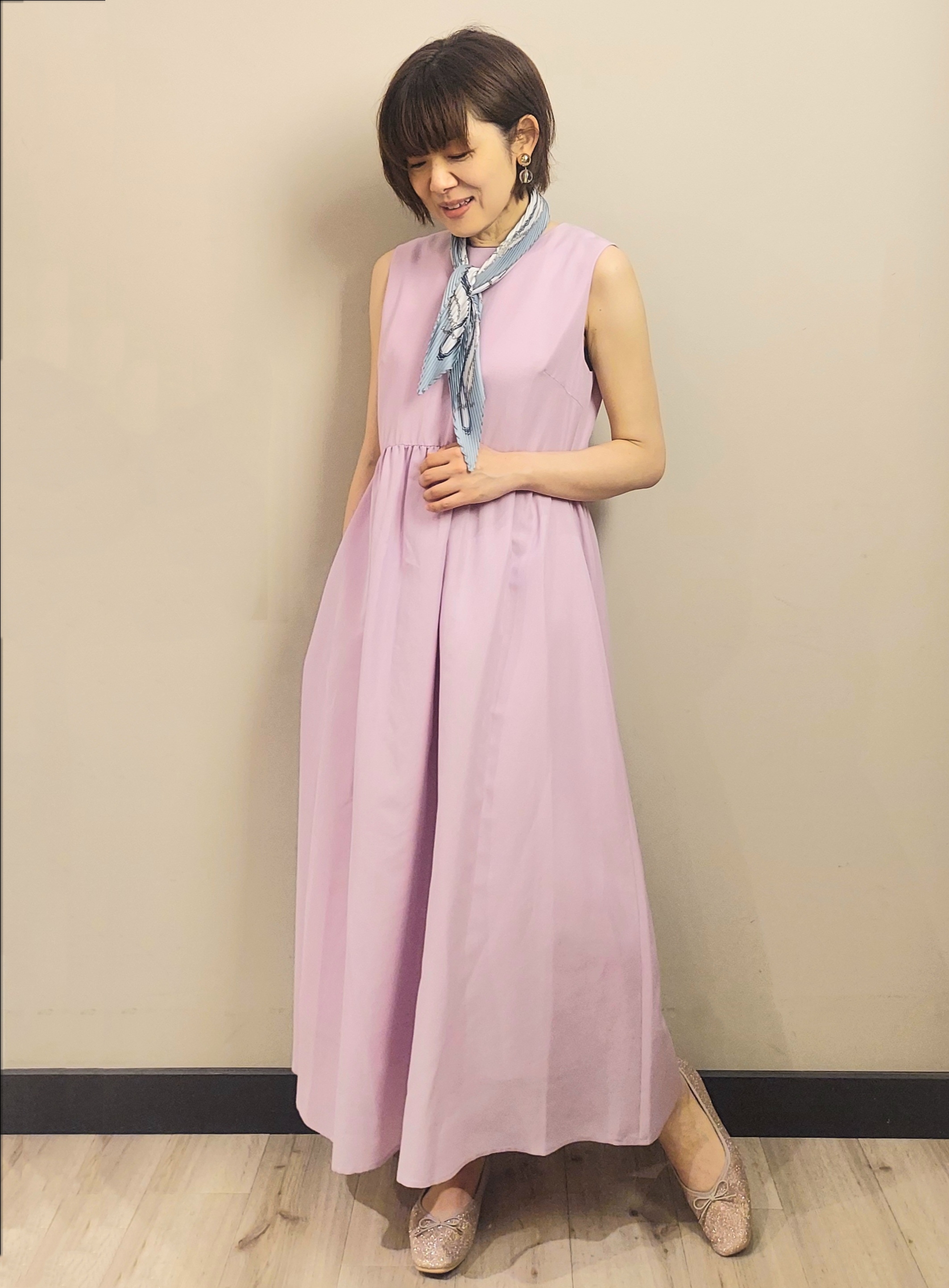 MAKIさんの「index｜【接触冷感】麻混シアーノースリーブワンピース《洗濯機OK》」を使ったコーディネート