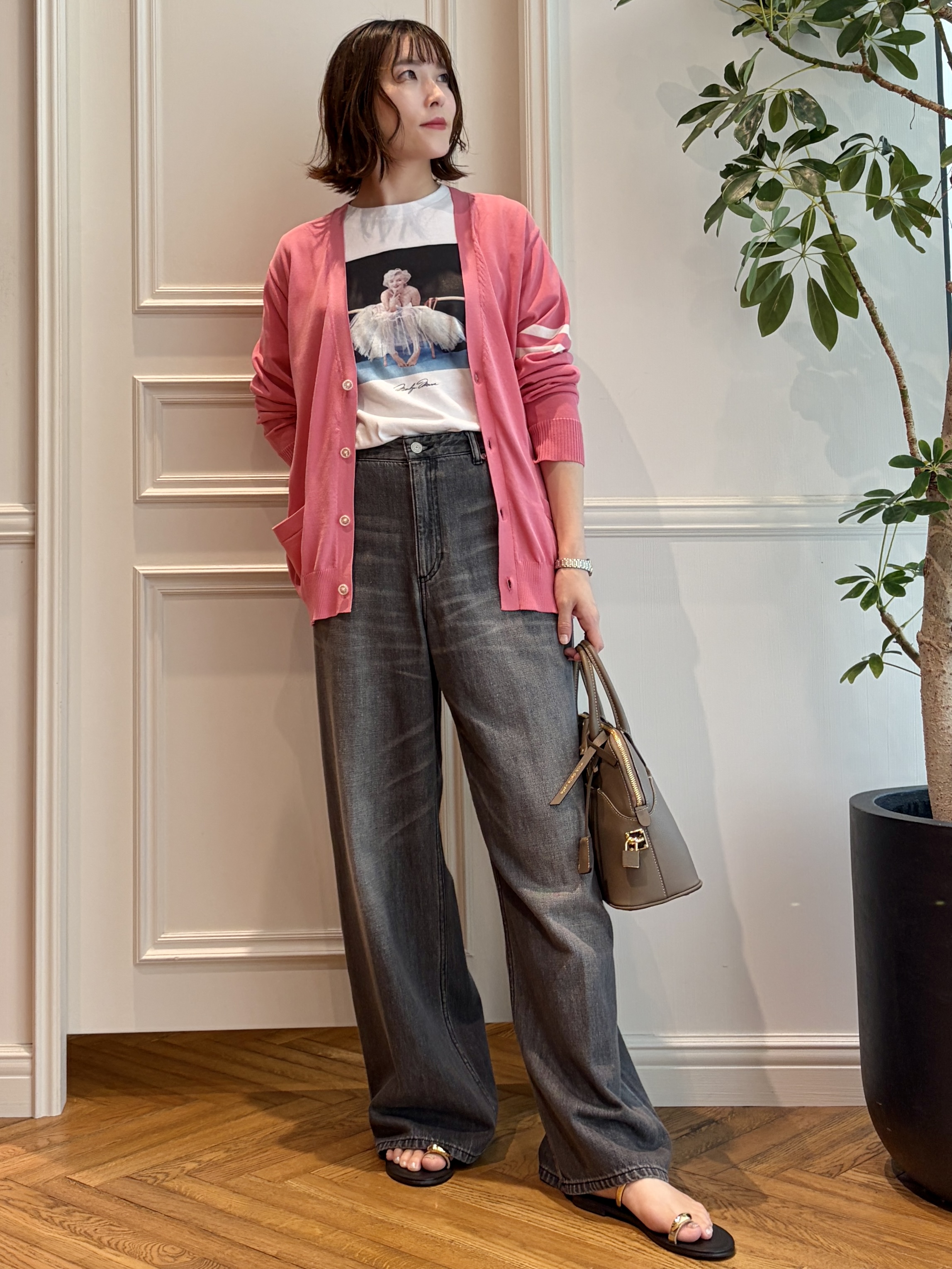 nakaoさんの「DRESSTERIOR｜NICOLAS LAINAS（ニコラスライナス）ソフトソールトングサンダル」を使ったコーディネート