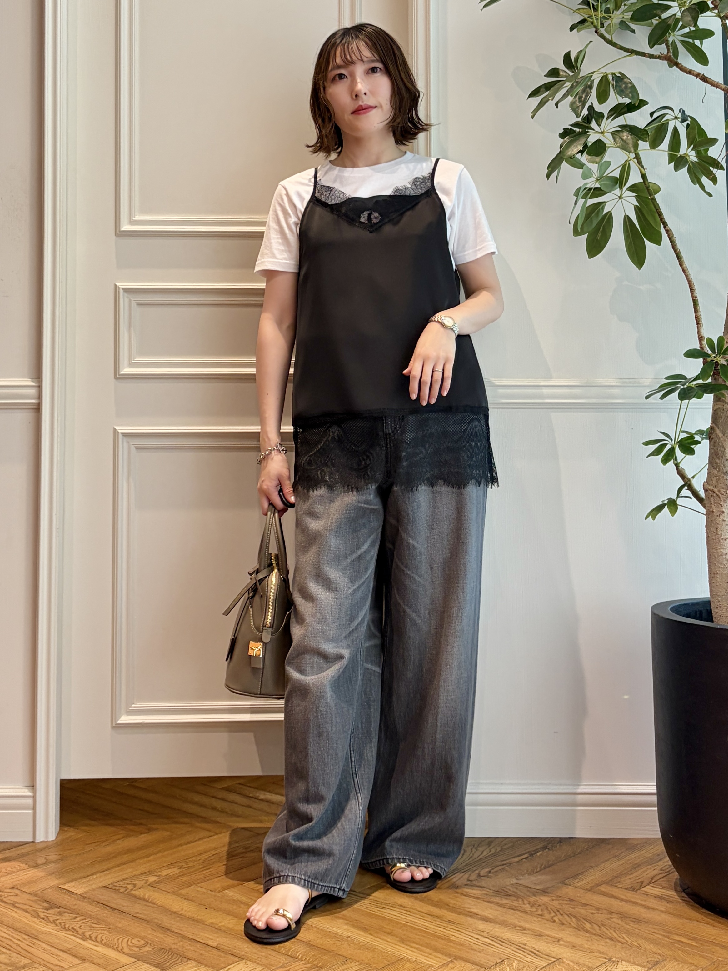 nakaoさんの「DRESSTERIOR｜NICOLAS LAINAS（ニコラスライナス）ソフトソールトングサンダル」を使ったコーディネート