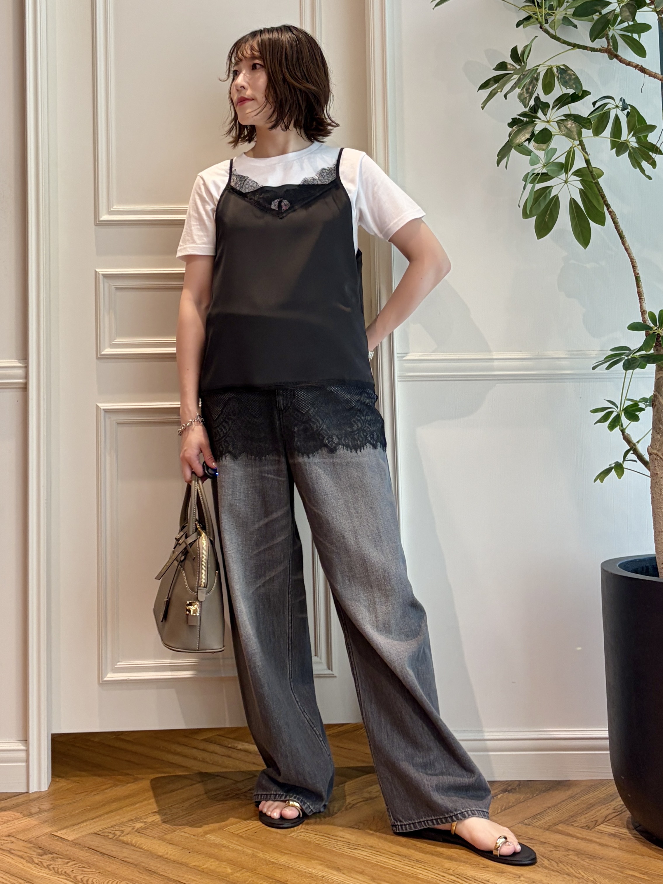 nakaoさんの「DRESSTERIOR｜NICOLAS LAINAS（ニコラスライナス）ソフトソールトングサンダル」を使ったコーディネート