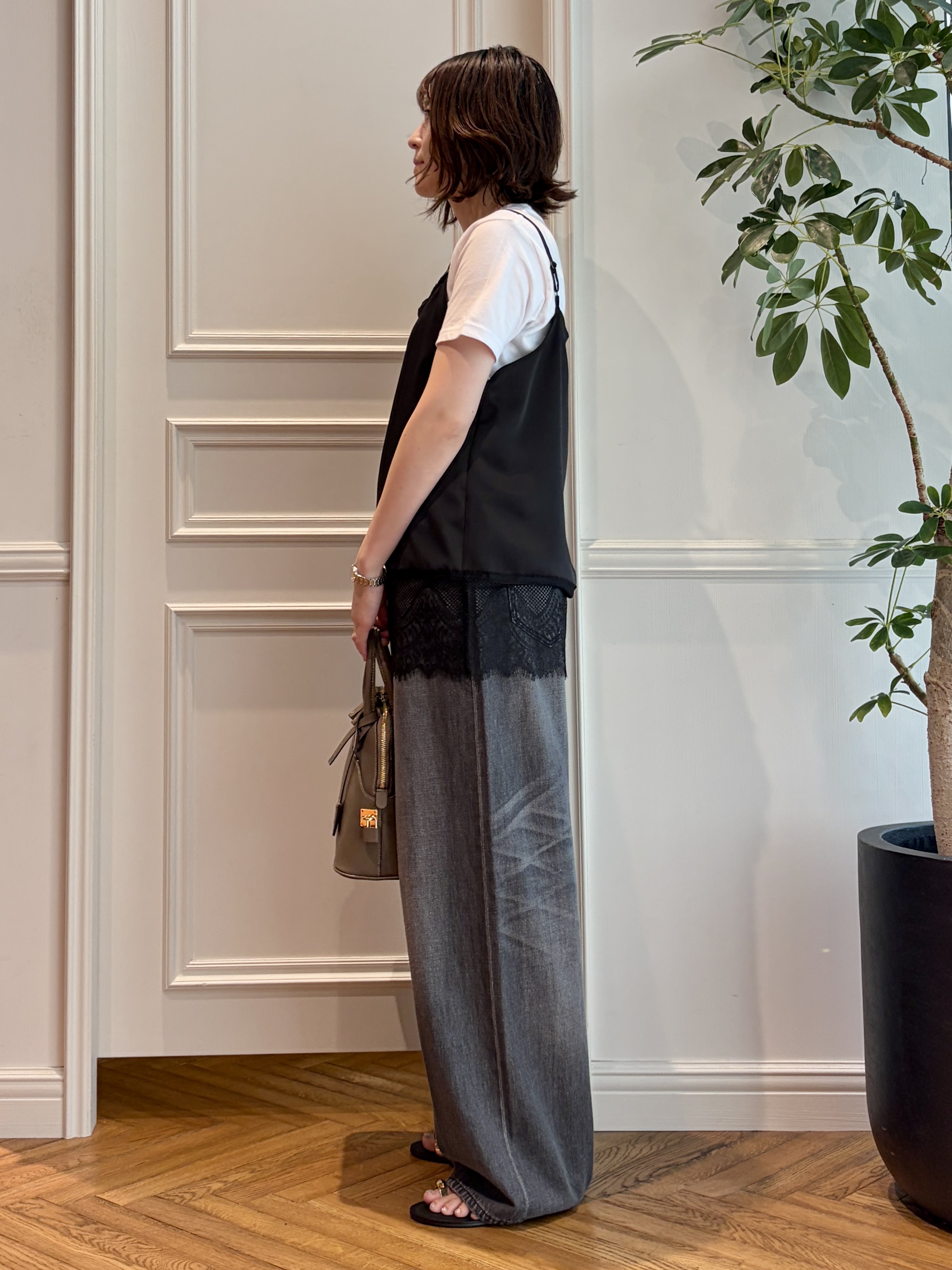 nakaoさんの「DRESSTERIOR｜NICOLAS LAINAS（ニコラスライナス）ソフトソールトングサンダル」を使ったコーディネート