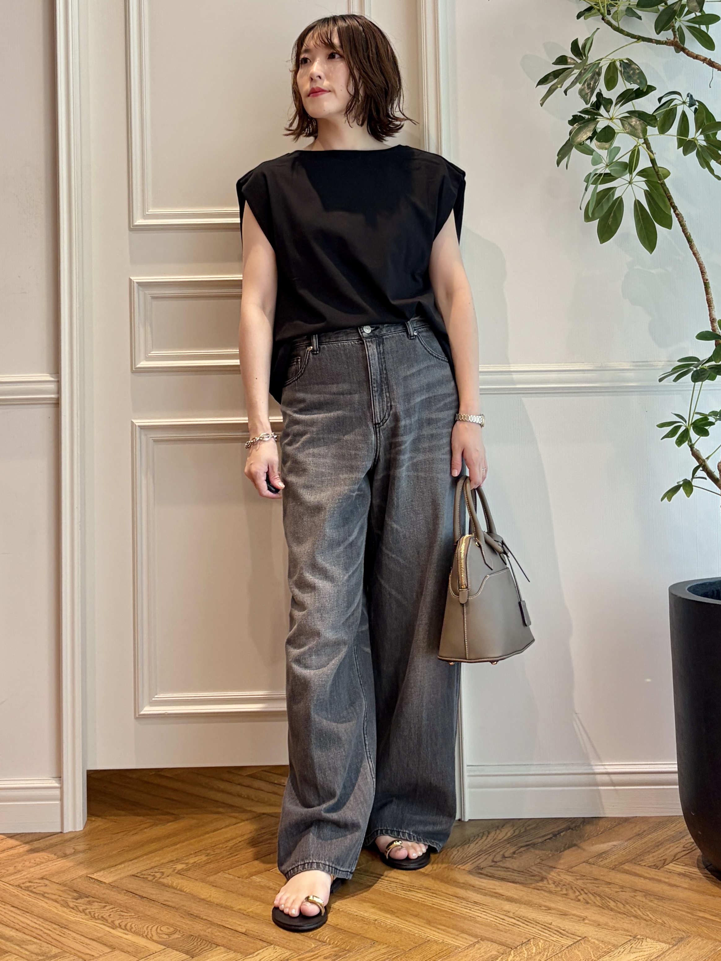nakaoさんの「DRESSTERIOR｜NICOLAS LAINAS（ニコラスライナス）ソフトソールトングサンダル」を使ったコーディネート