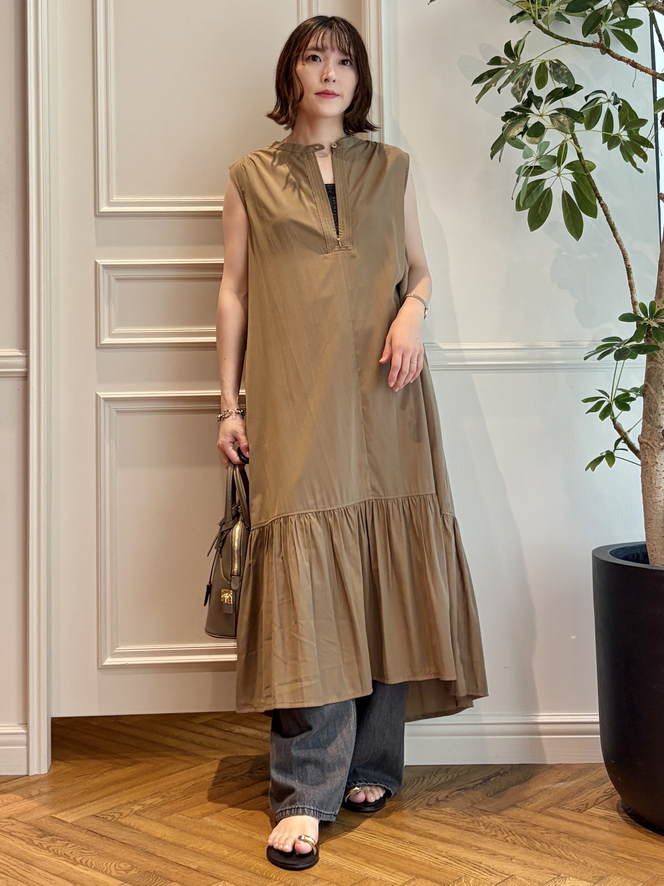 nakaoさんの「DRESSTERIOR｜NICOLAS LAINAS（ニコラスライナス）ソフトソールトングサンダル」を使ったコーディネート