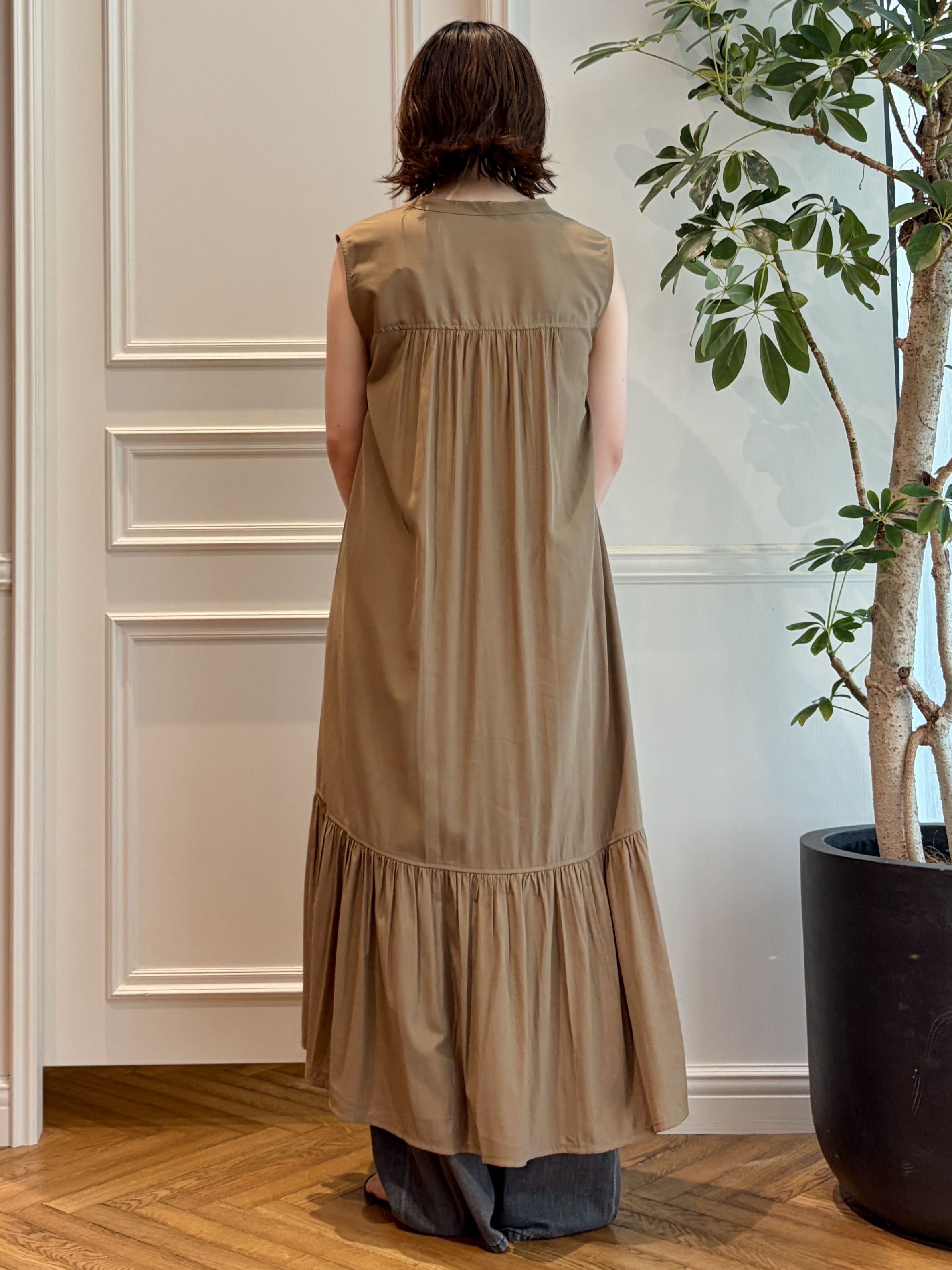nakaoさんの「DRESSTERIOR｜NICOLAS LAINAS（ニコラスライナス）ソフトソールトングサンダル」を使ったコーディネート