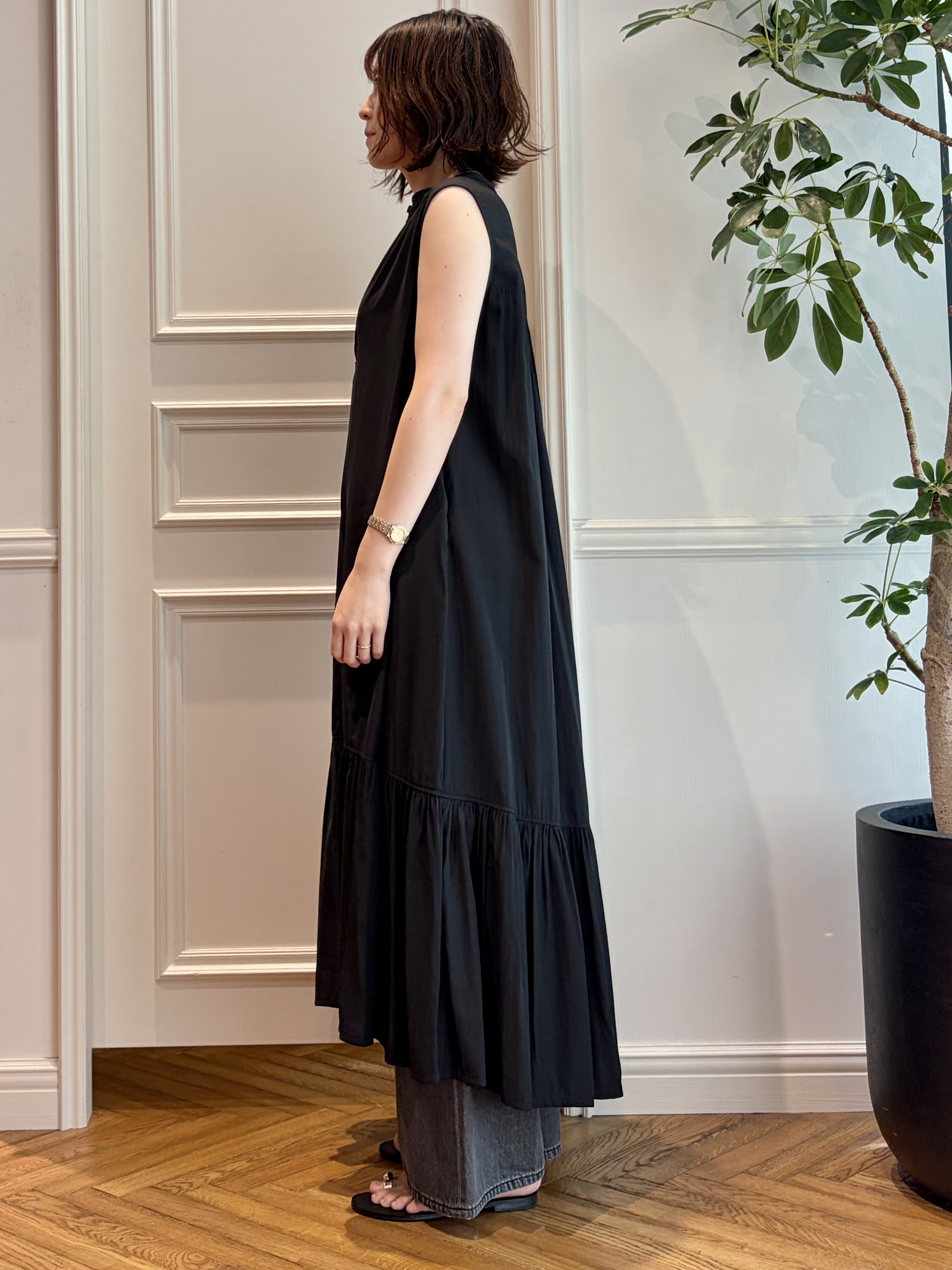 nakaoさんの「DRESSTERIOR｜NICOLAS LAINAS（ニコラスライナス）ソフトソールトングサンダル」を使ったコーディネート