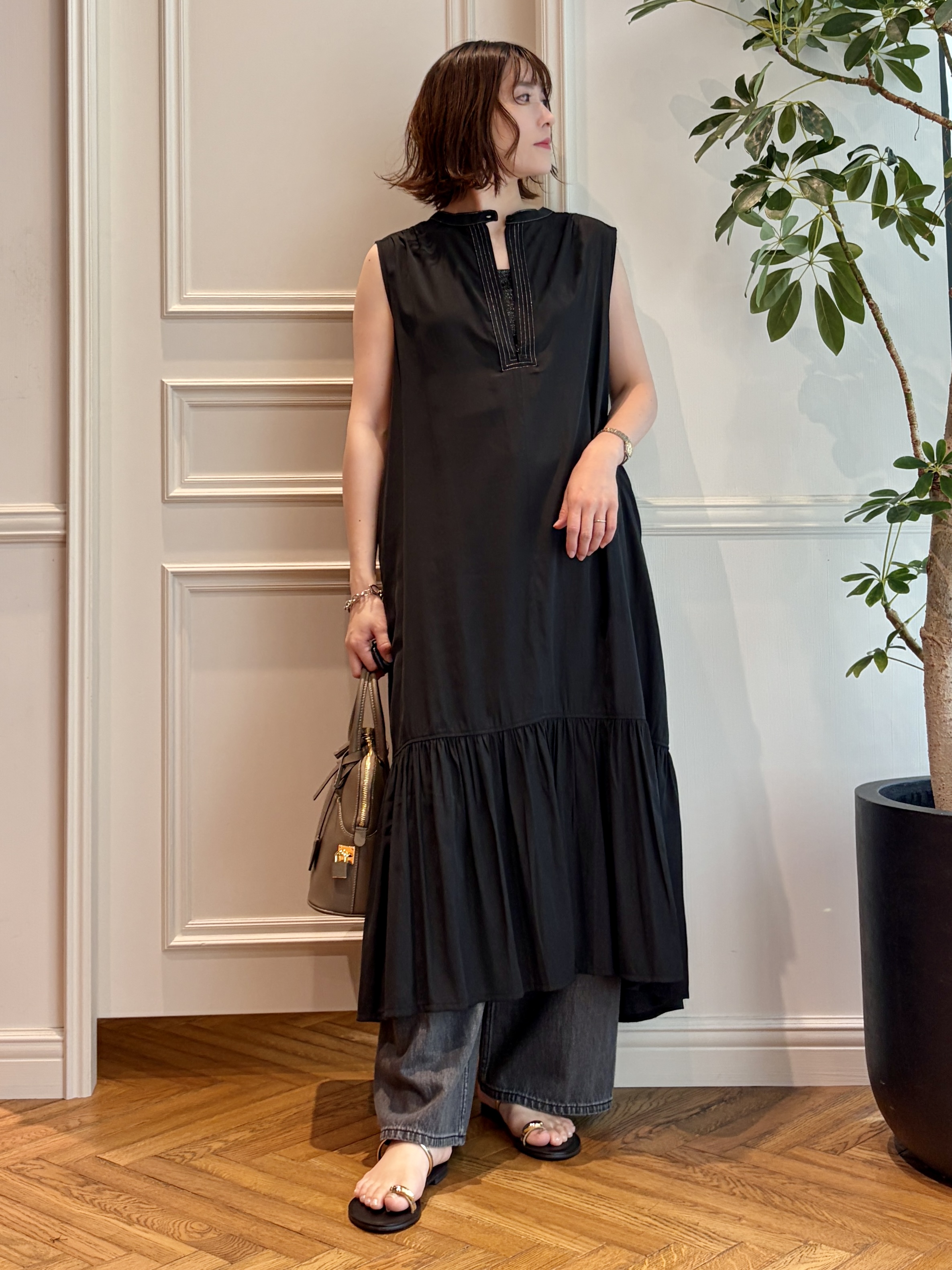 nakaoさんの「DRESSTERIOR｜NICOLAS LAINAS（ニコラスライナス）ソフトソールトングサンダル」を使ったコーディネート
