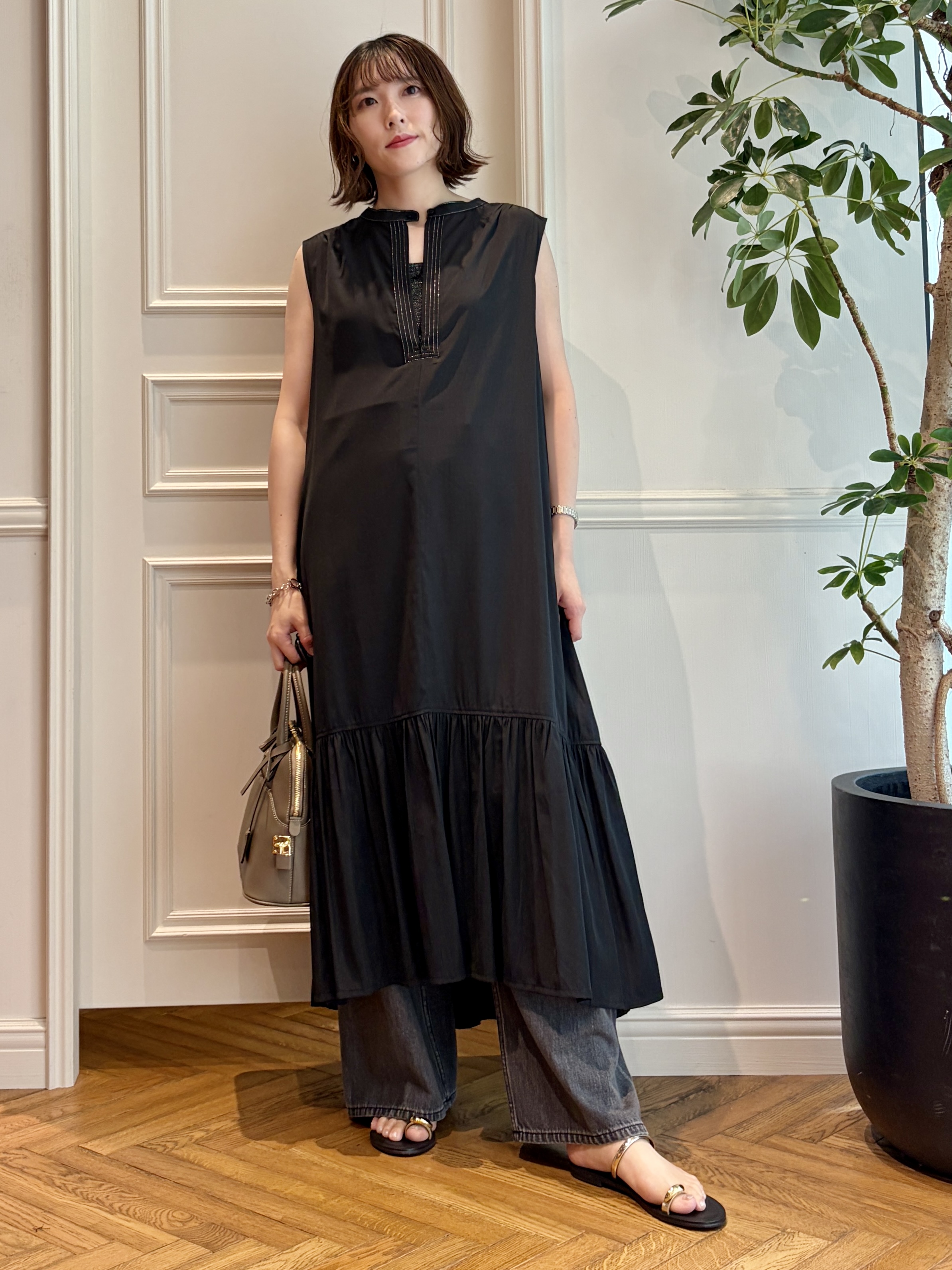nakaoさんの「DRESSTERIOR｜NICOLAS LAINAS（ニコラスライナス）ソフトソールトングサンダル」を使ったコーディネート