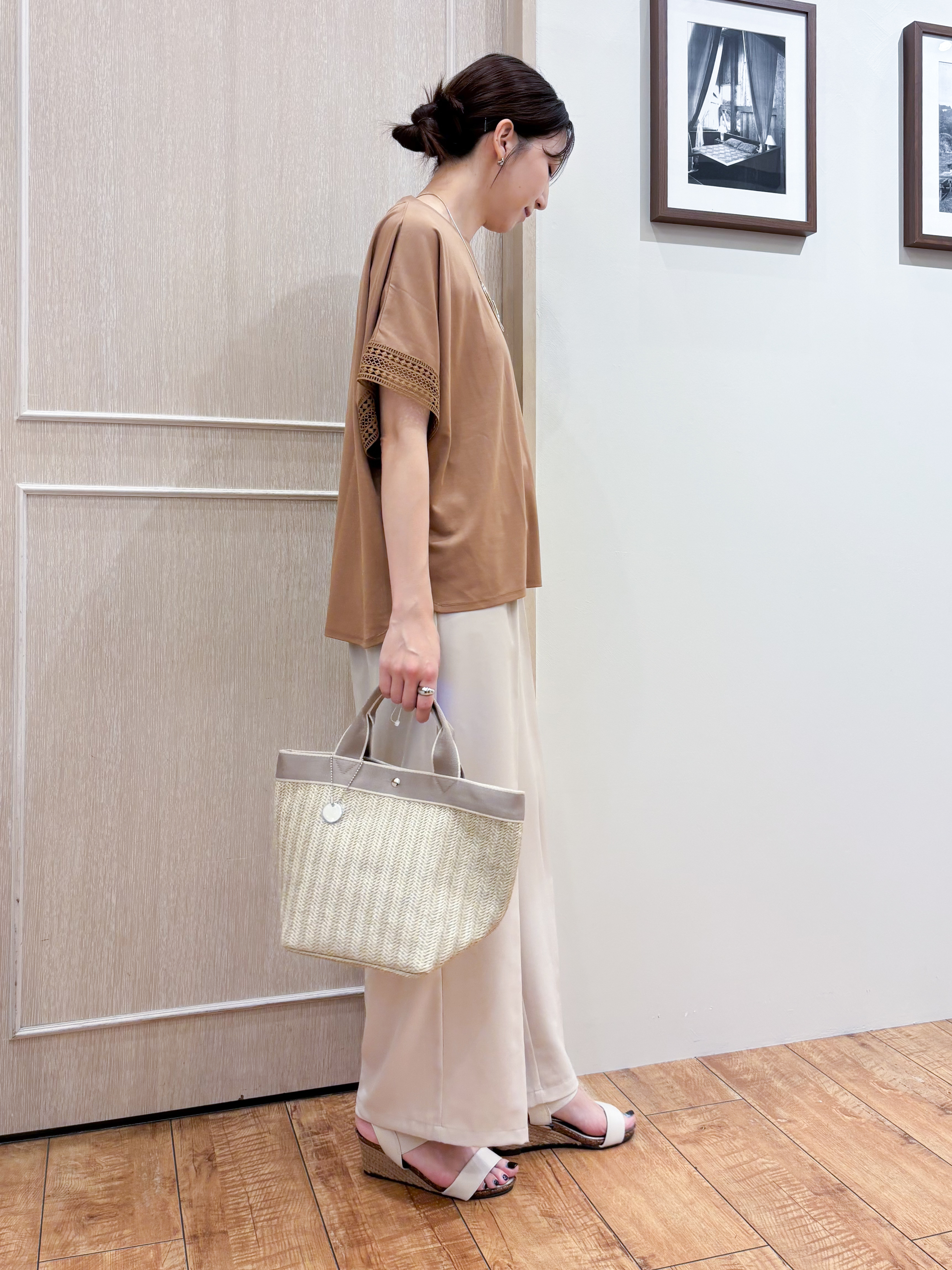なみさんの「SHOO･LA･RUE｜【ひんやり/UV】お袖レースが上品 ゆったりとろみトップス」を使ったコーディネート