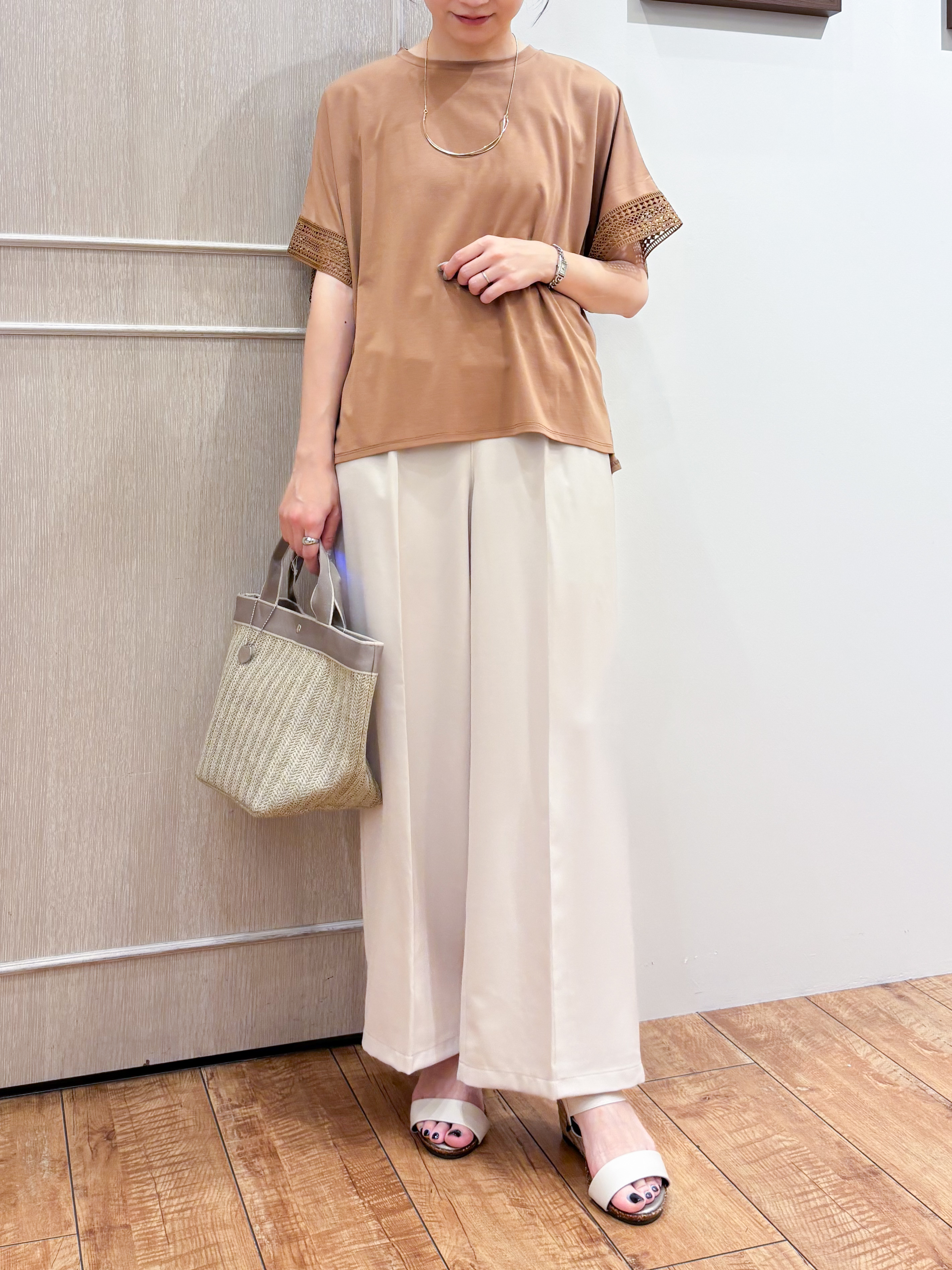 なみさんの「SHOO･LA･RUE｜【ひんやり/UV】お袖レースが上品 ゆったりとろみトップス」を使ったコーディネート
