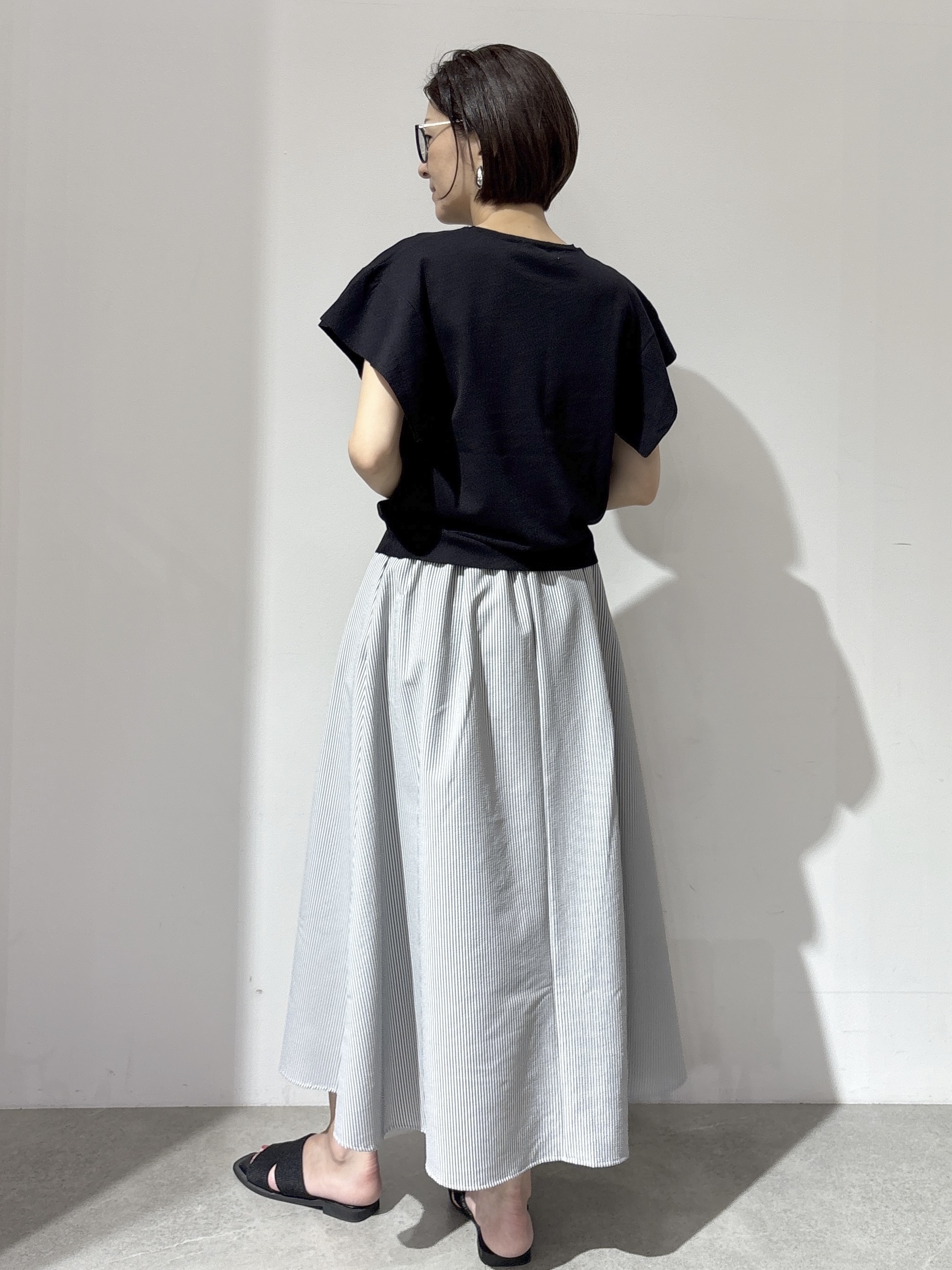 NAKAさんの「OPAQUE.CLIP｜『STORY Web7月掲載』ドライタッチラメニット《UV／洗える／6col》」を使ったコーディネート