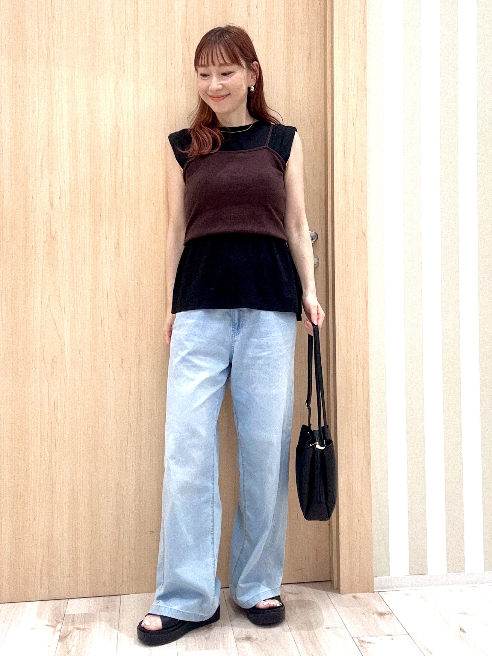 ririさんの「SHOO･LA･RUE｜【UVカット/接触冷感】とろみタックノースリーブトップス」を使ったコーディネート