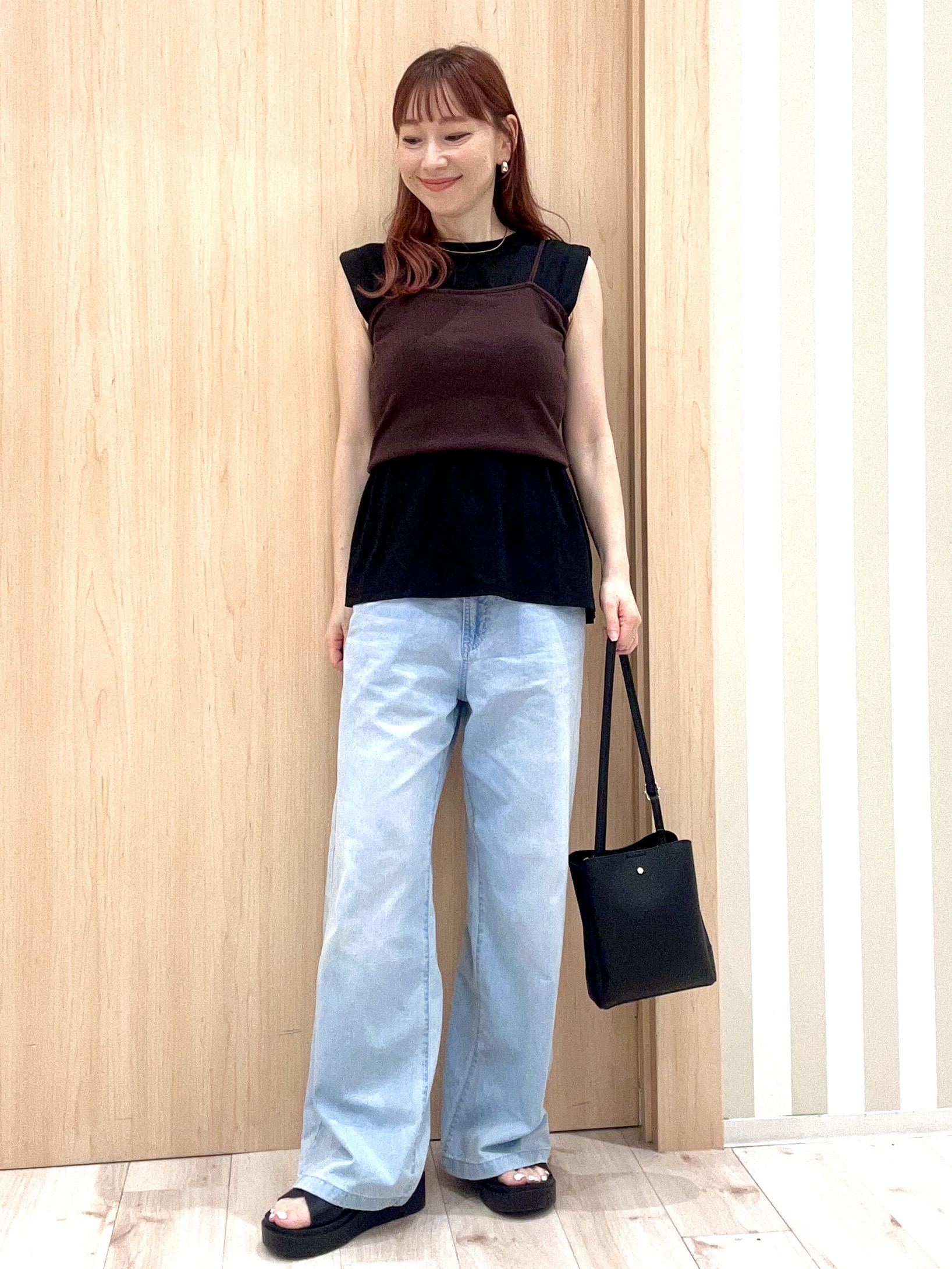 ririさんの「SHOO･LA･RUE｜【UVカット/接触冷感】とろみタックノースリーブトップス」を使ったコーディネート