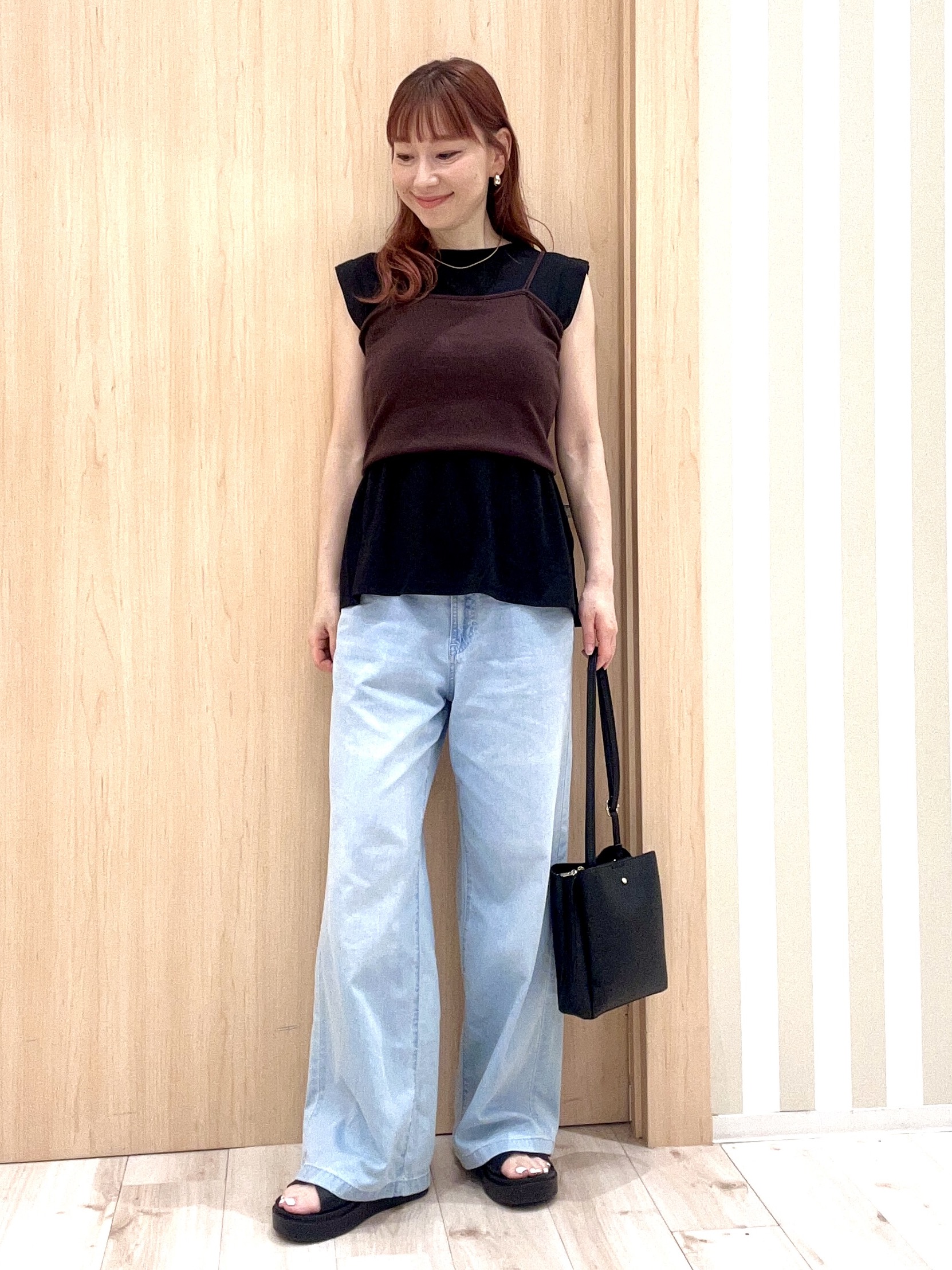ririさんの「SHOO･LA･RUE｜【UVカット/接触冷感】とろみタックノースリーブトップス」を使ったコーディネート