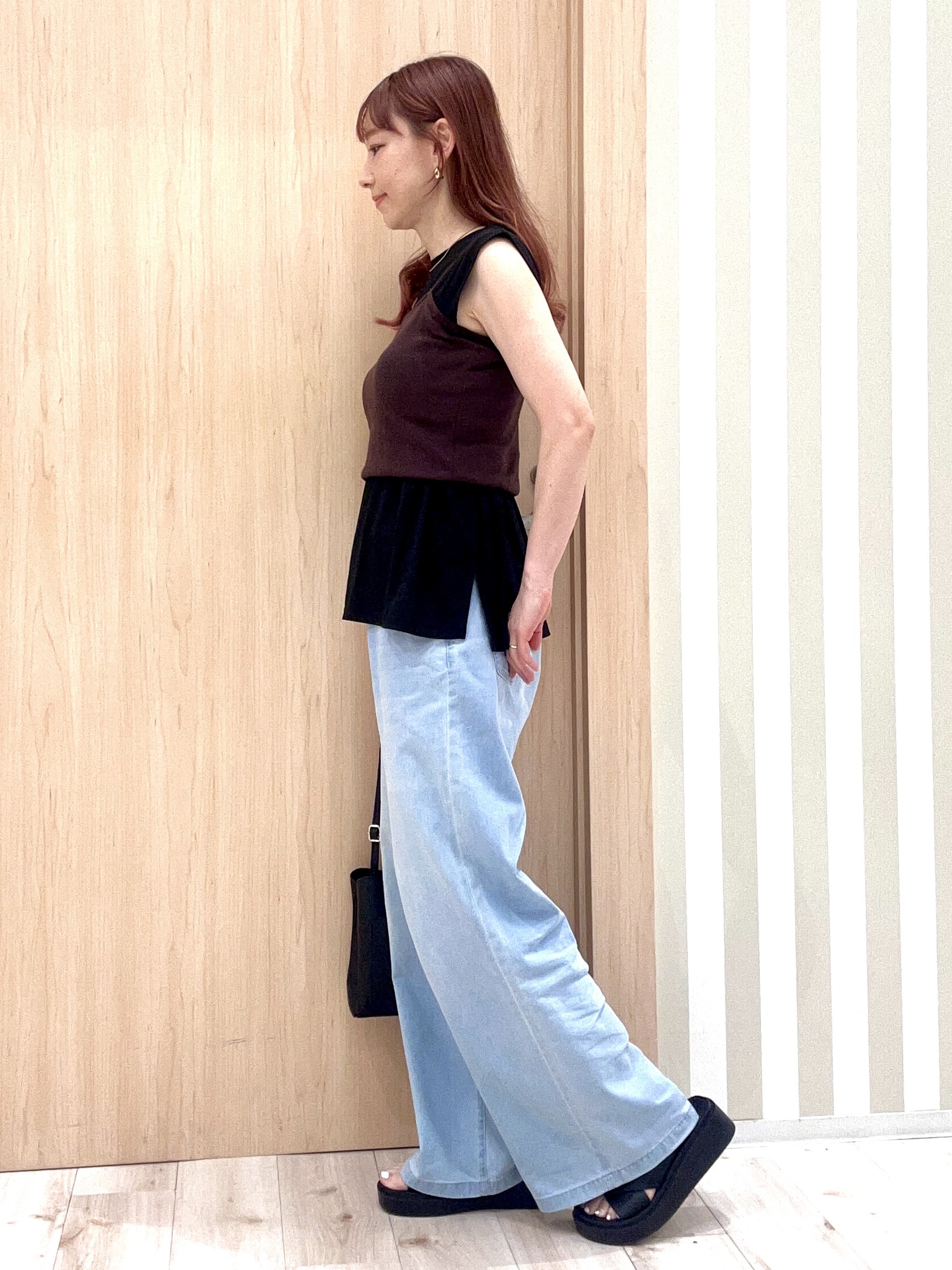 ririさんの「SHOO･LA･RUE｜【UVカット/接触冷感】とろみタックノースリーブトップス」を使ったコーディネート