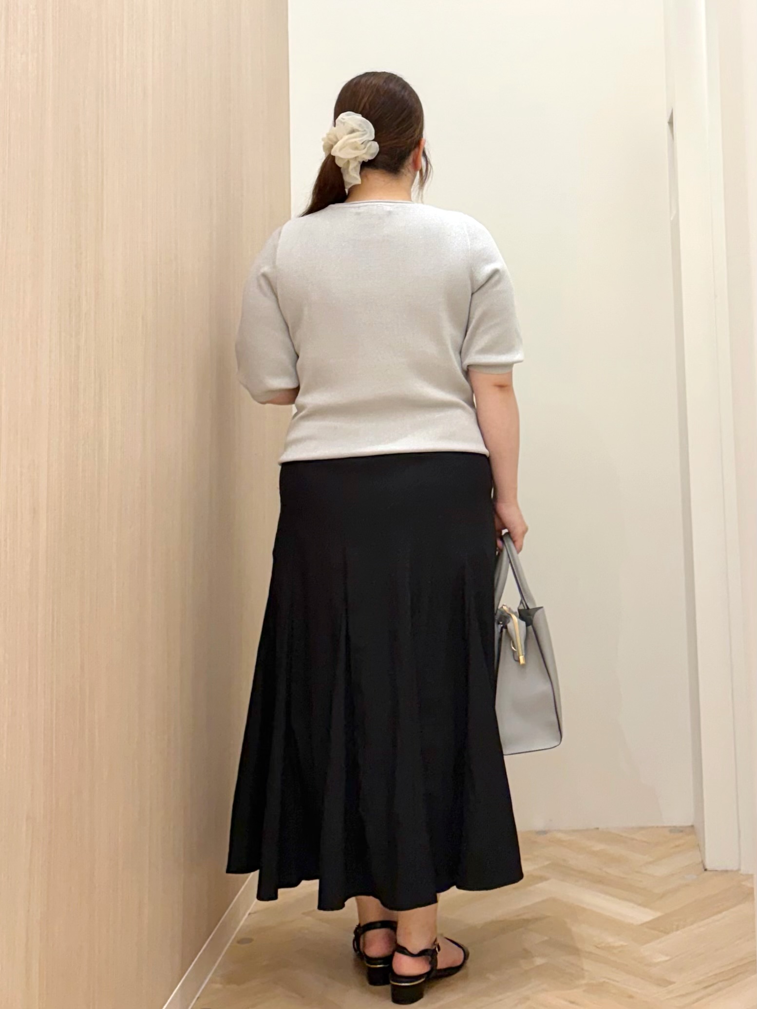 akariさんの「grove｜【シリーズ累計36万枚/UVカット・ひんやり・洗濯機OK】やわらかドライタッチ 五分袖クルーネックニ」を使ったコーディネート
