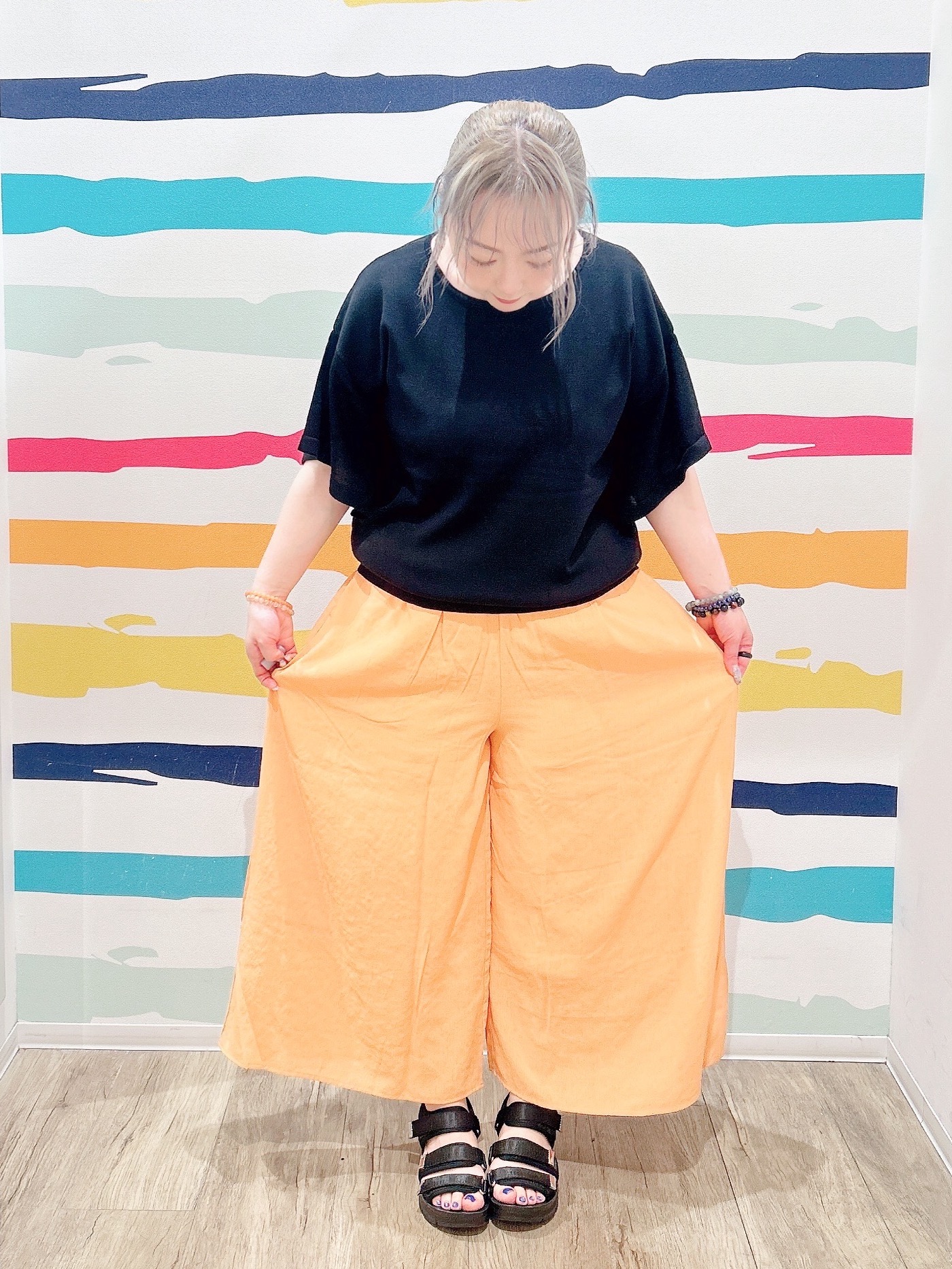 Peeさんの「SHOO･LA･RUE｜【S-LL/ひんやり/洗濯機可】インせず着られる ひらり袖ニット」を使ったコーディネート