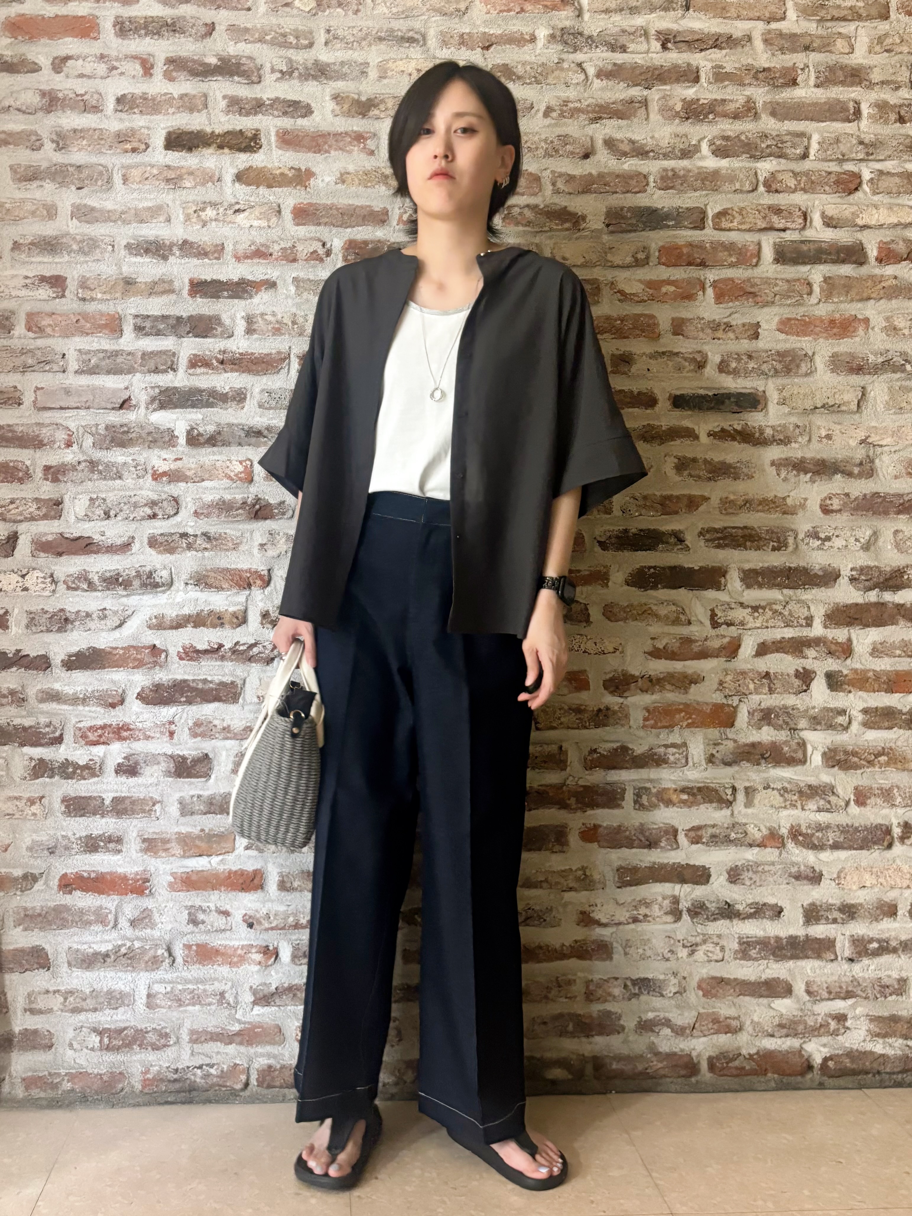 しばさんの「THE SHOP TK｜【高レビュー/体型カバー】さらっと快適 ドルマン5分袖ブラウス」を使ったコーディネート