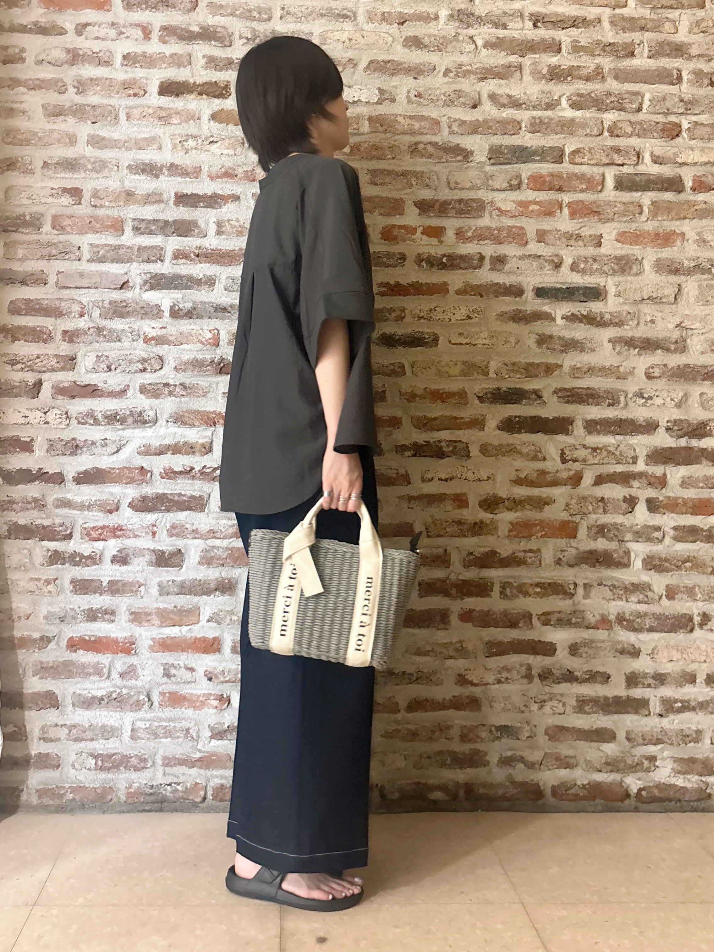 しばさんの「THE SHOP TK｜【高レビュー/体型カバー】さらっと快適 ドルマン5分袖ブラウス」を使ったコーディネート