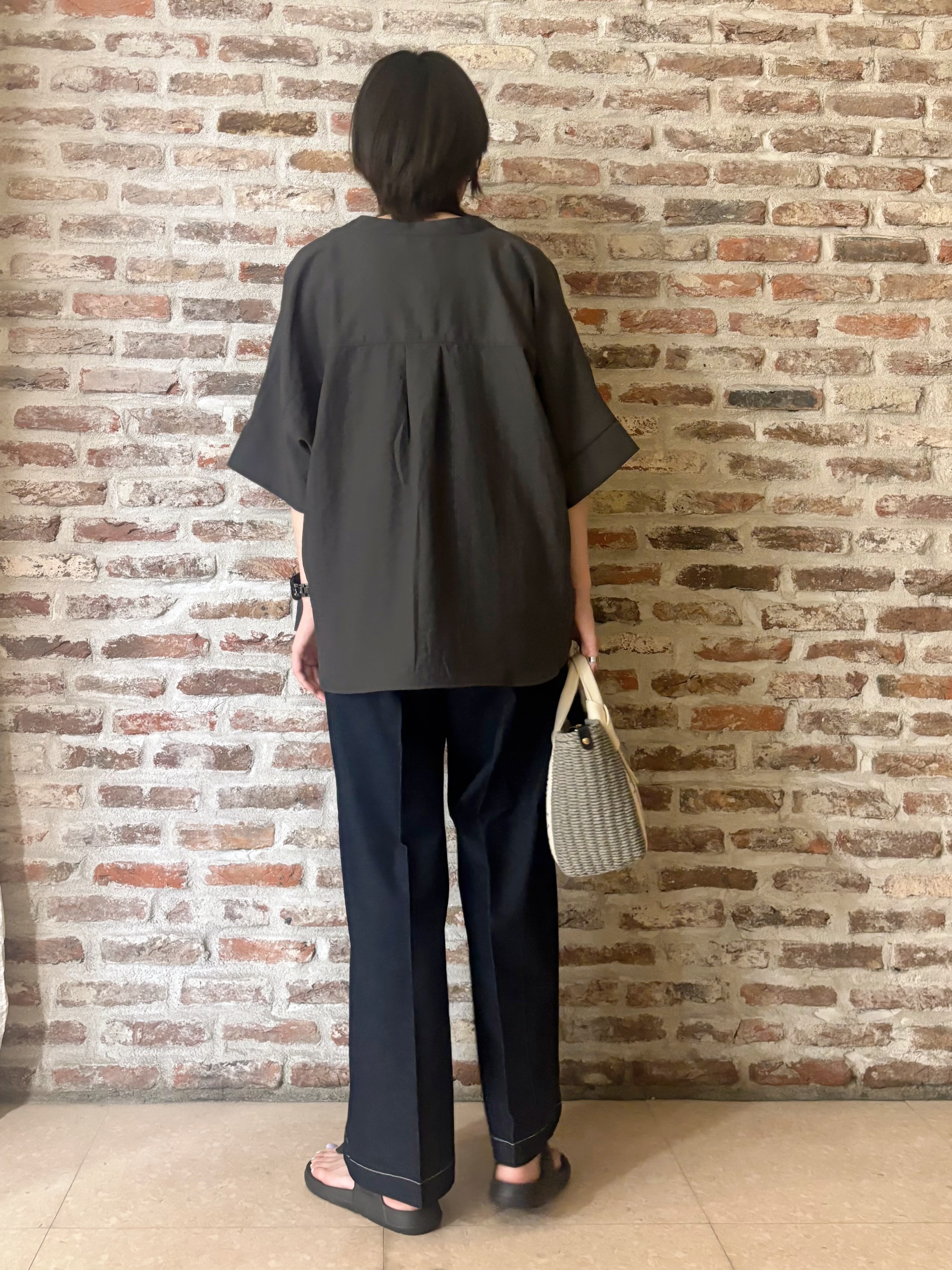 しばさんの「THE SHOP TK｜【高レビュー/体型カバー】さらっと快適 ドルマン5分袖ブラウス」を使ったコーディネート