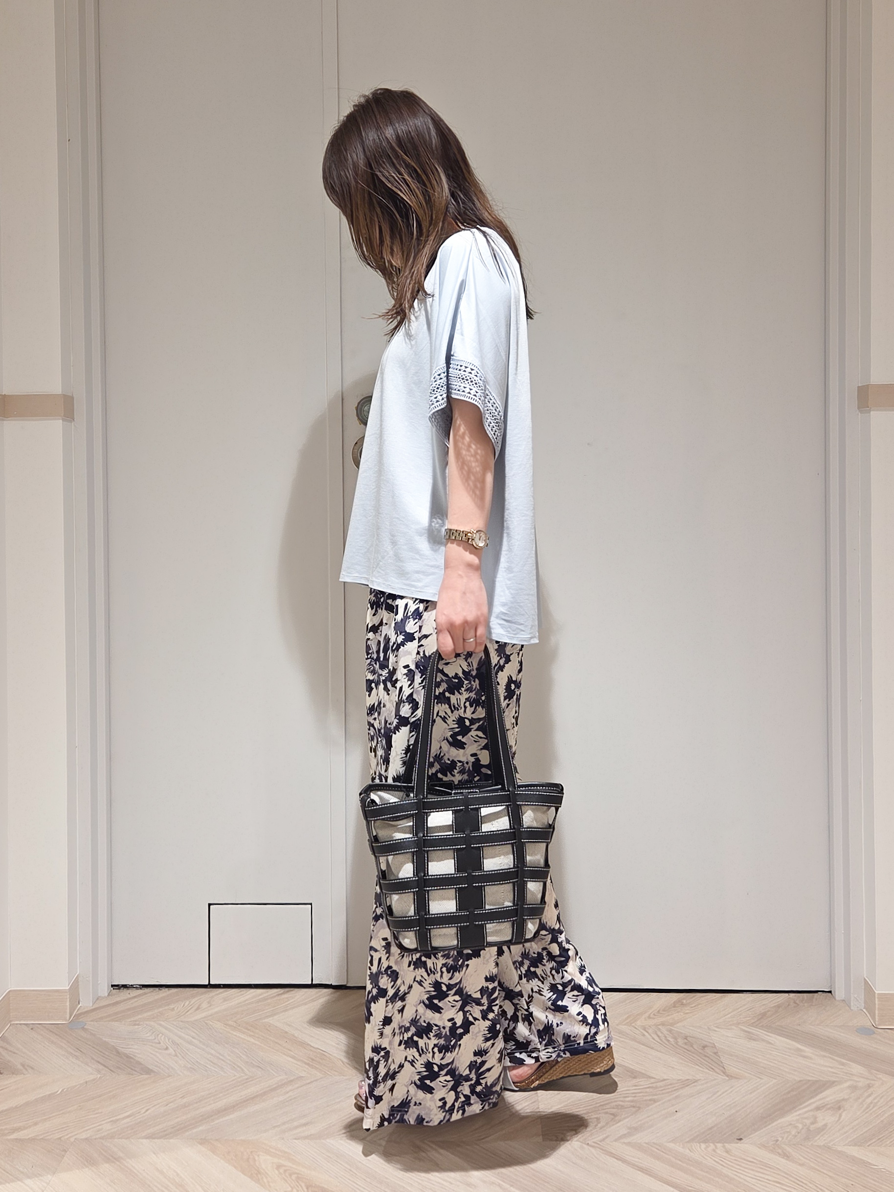 TSUCHIYAさんの「SHOO･LA･RUE｜【ひんやり/UV】お袖レースが上品 ゆったりとろみトップス」を使ったコーディネート