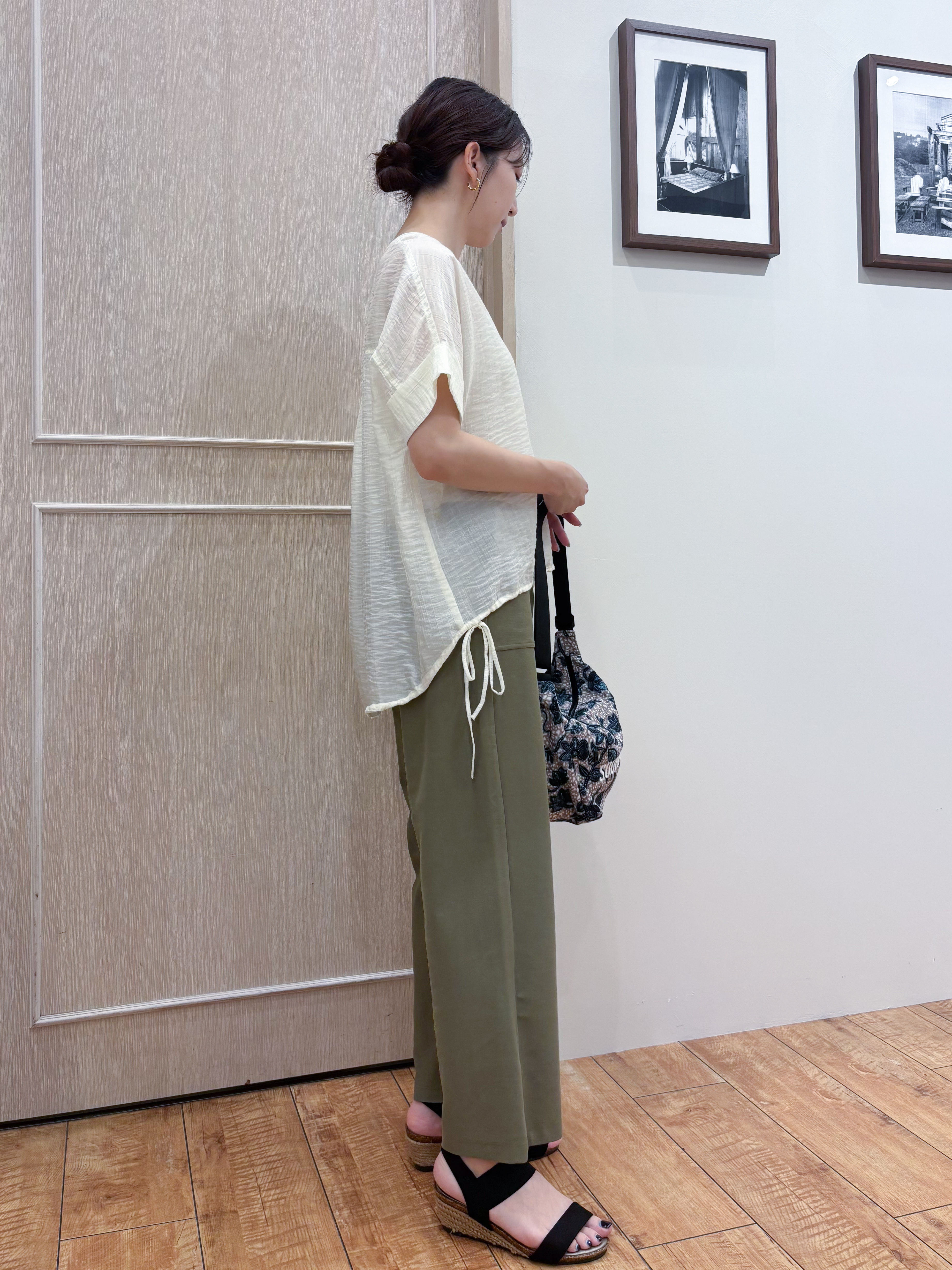 なみさんの「SHOO･LA･RUE｜【高レビュー/体型カバー】インせず着られる スキッパー裾リボンブラウス」を使ったコーディネート