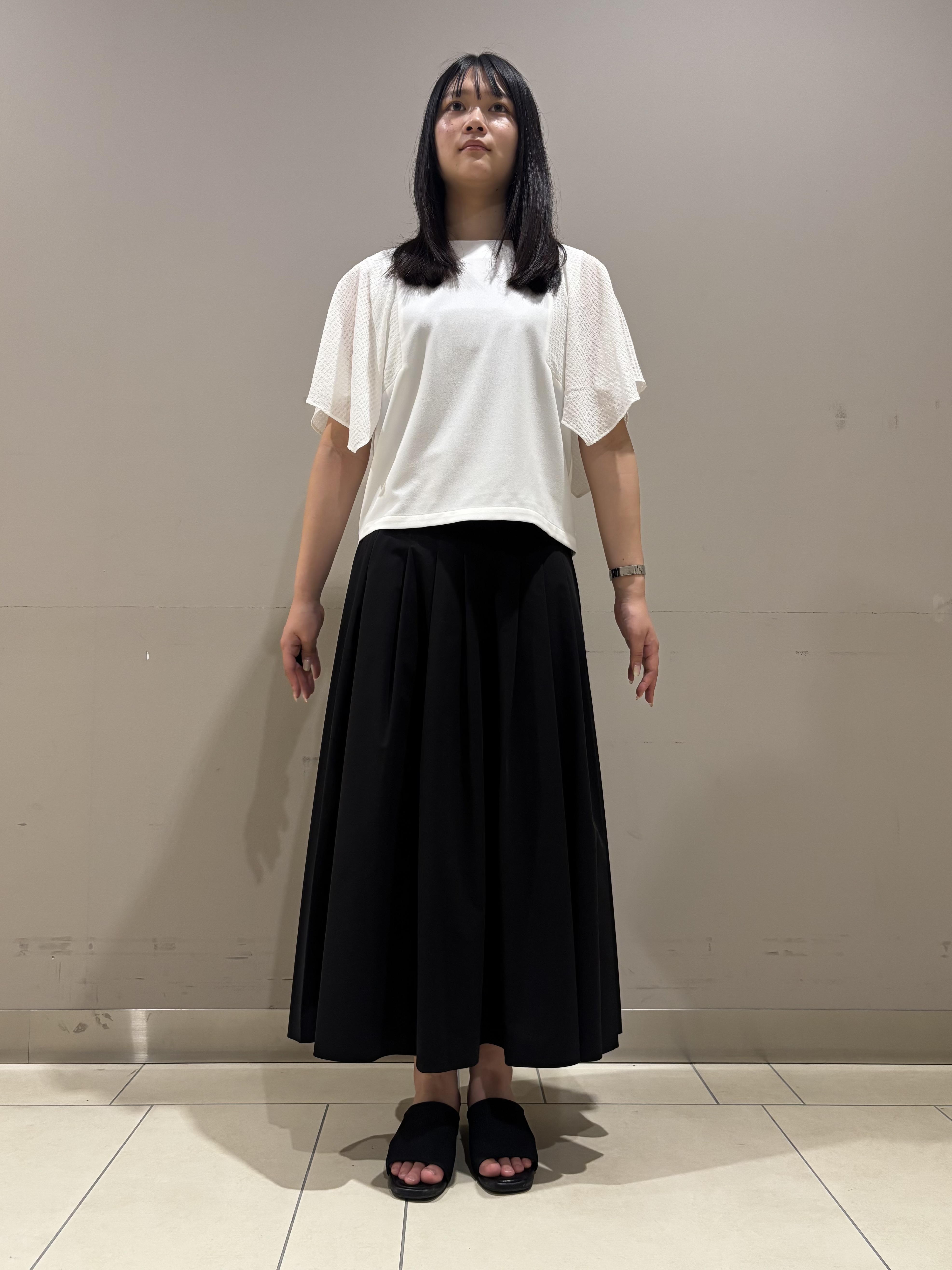 Misakiさんの「INDIVI｜【洗える／シアーチェック柄】異素材コンビスリーブトップス」を使ったコーディネート