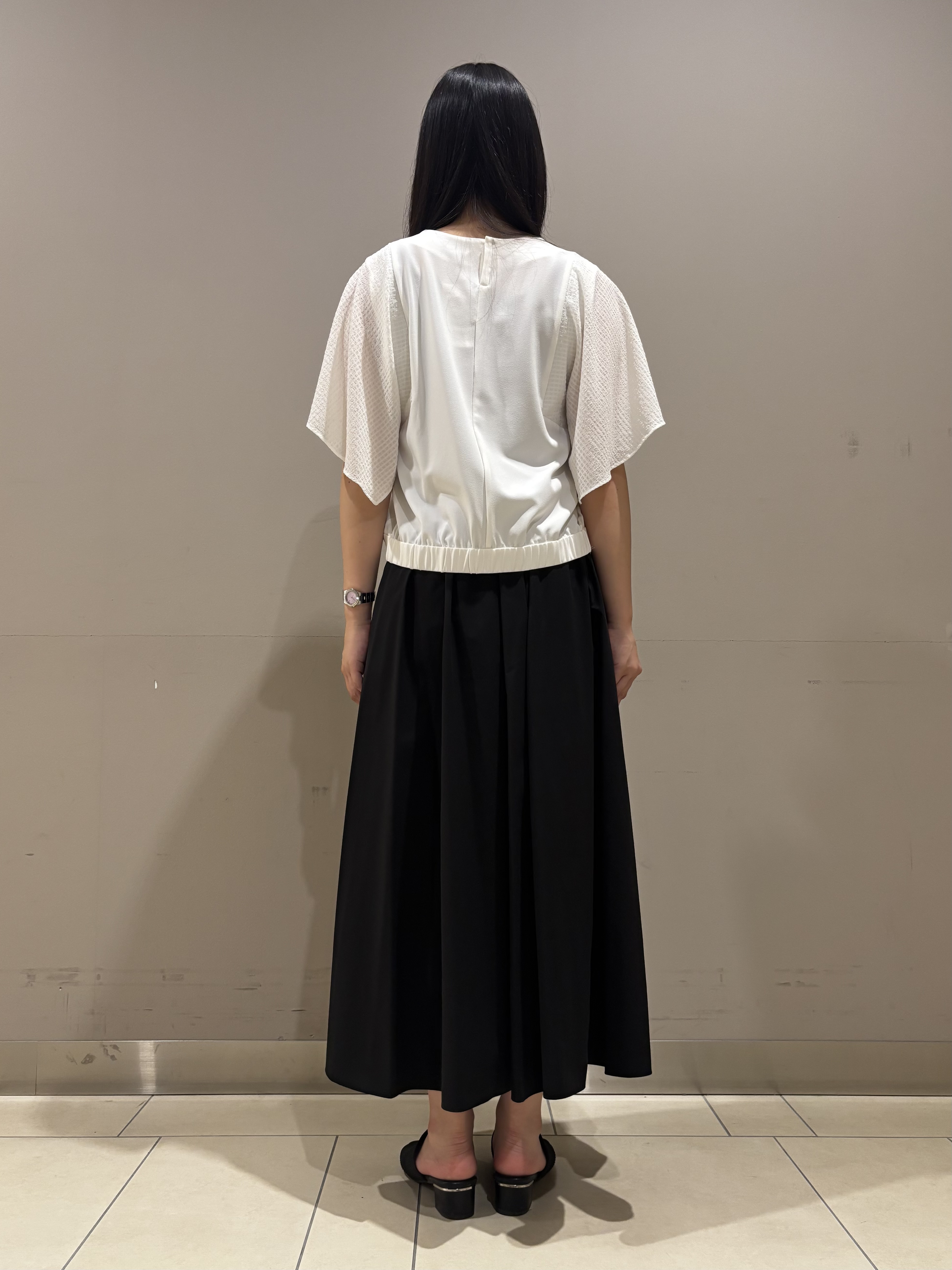 Misakiさんの「INDIVI｜【洗える／シアーチェック柄】異素材コンビスリーブトップス」を使ったコーディネート